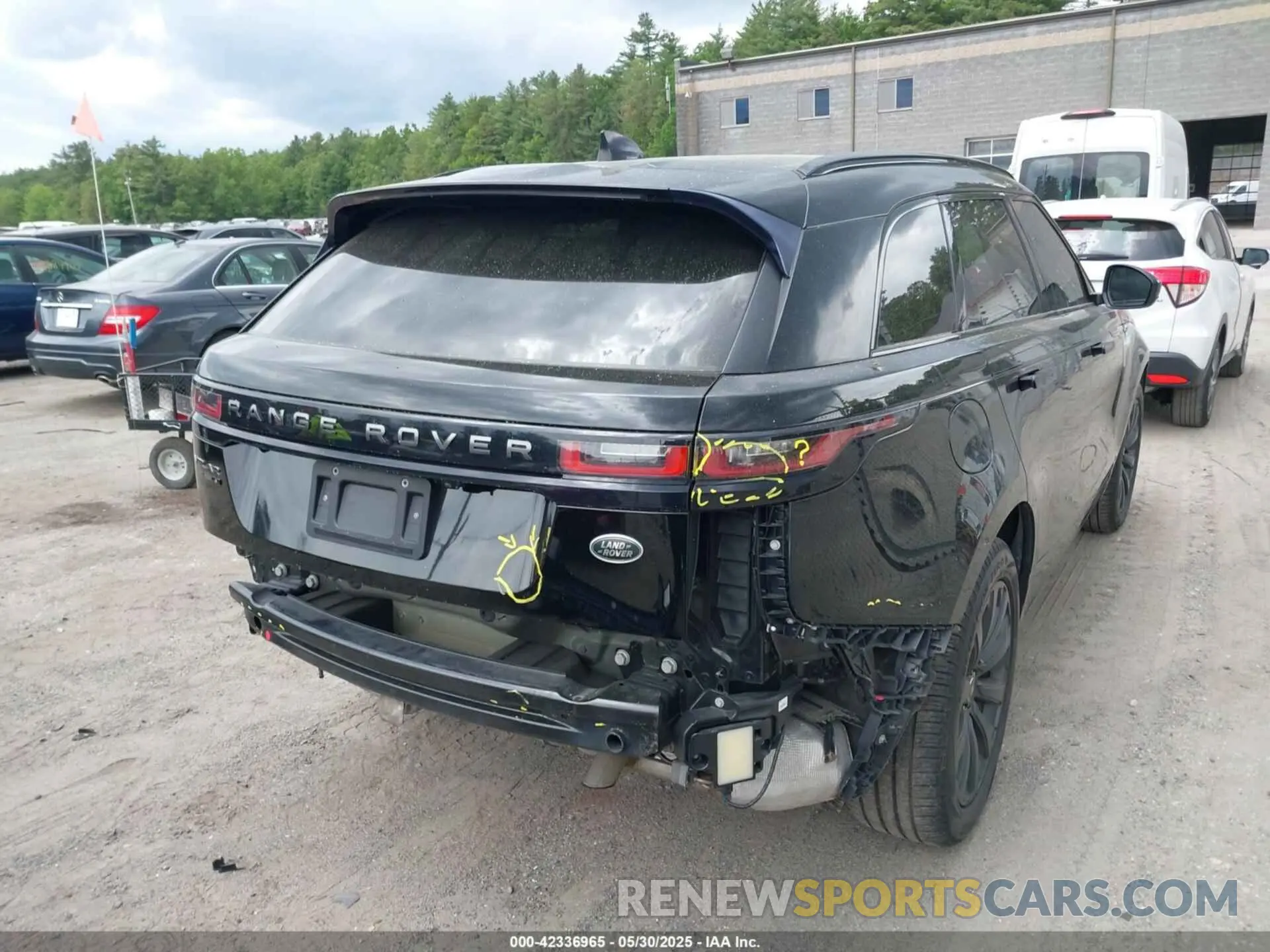 17 Photograph of a damaged car SALYK2EX5LA242336 LAND ROVER RANGE ROVER VELAR 2020