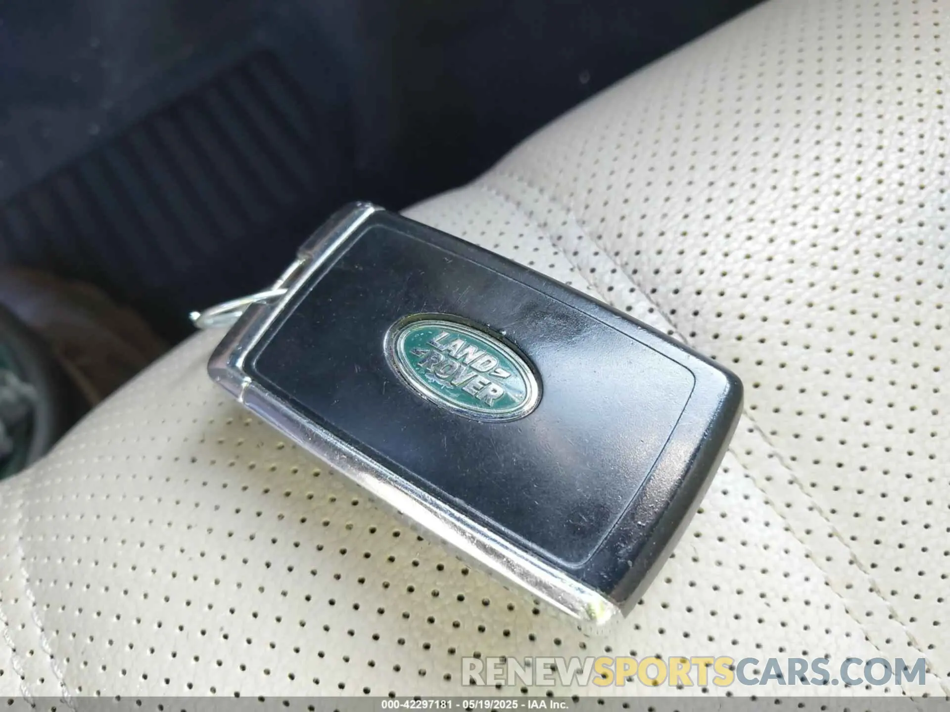 11 Photograph of a damaged car SALYJ2EX0MA326505 LAND ROVER RANGE ROVER VELAR 2021