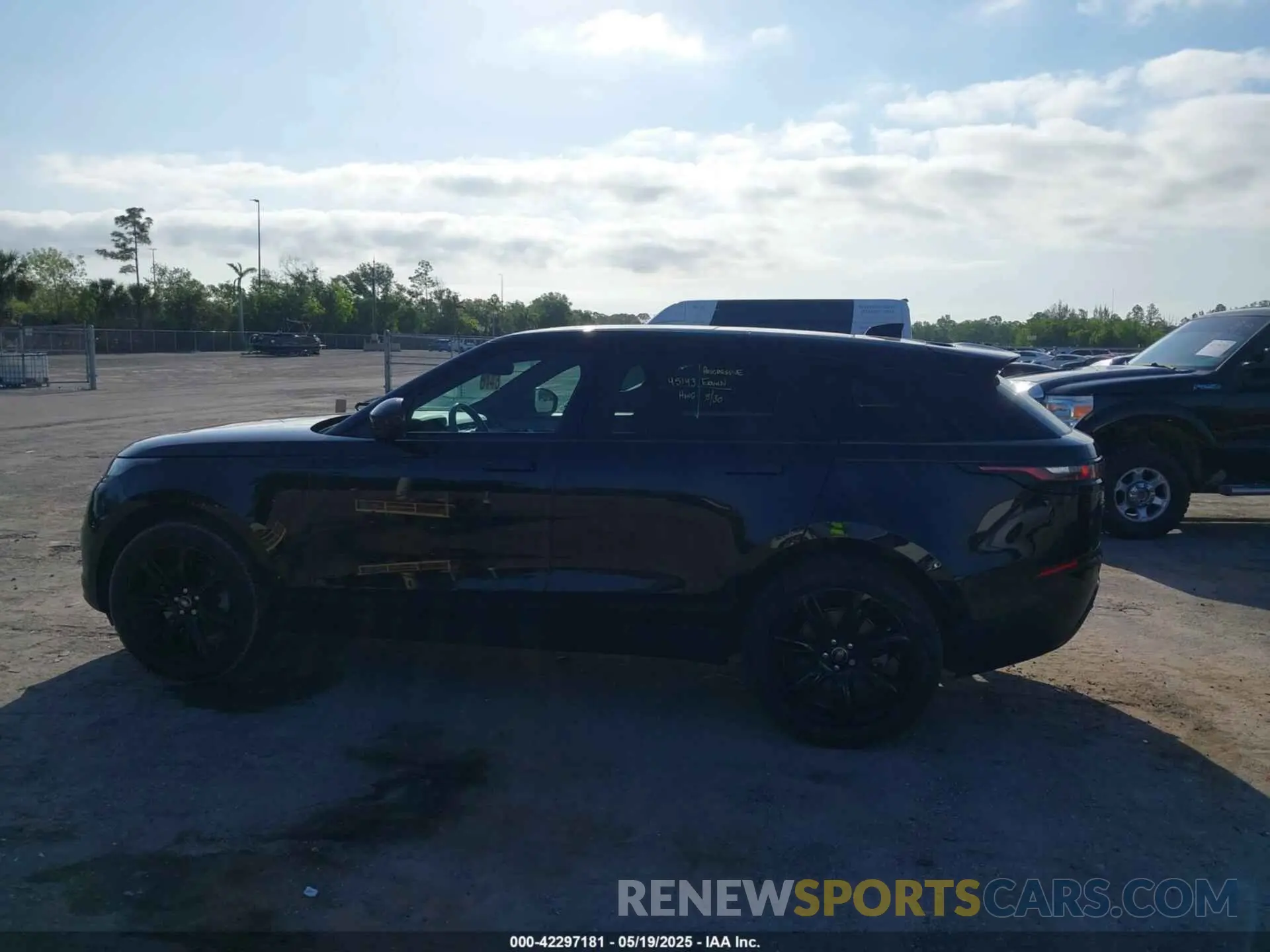 14 Photograph of a damaged car SALYJ2EX0MA326505 LAND ROVER RANGE ROVER VELAR 2021
