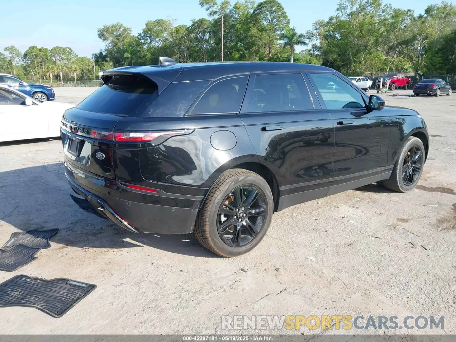 4 Photograph of a damaged car SALYJ2EX0MA326505 LAND ROVER RANGE ROVER VELAR 2021