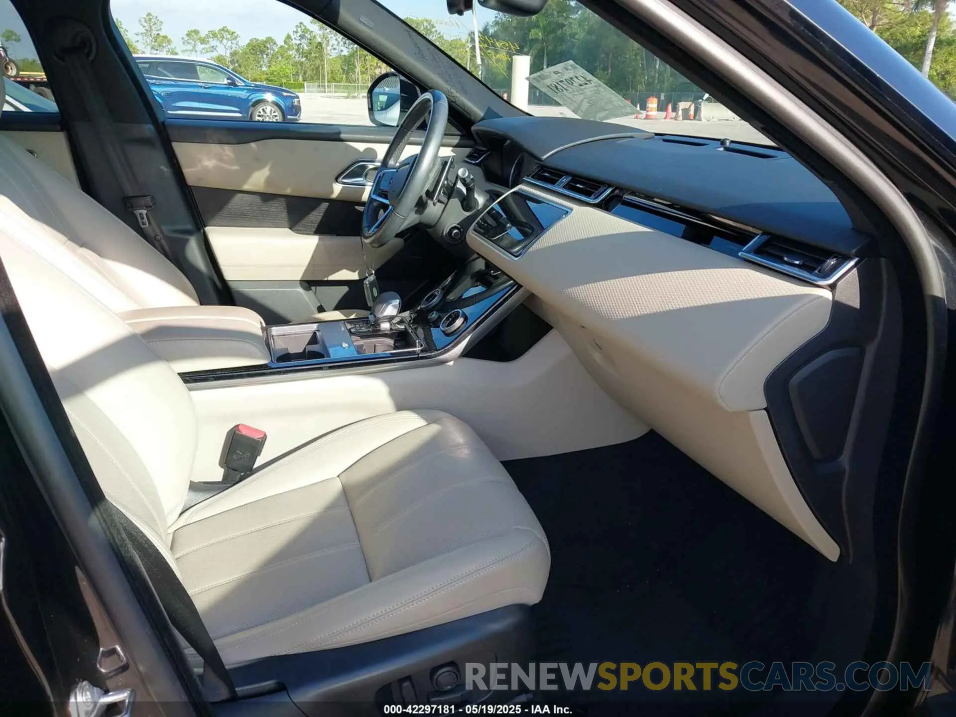 5 Photograph of a damaged car SALYJ2EX0MA326505 LAND ROVER RANGE ROVER VELAR 2021