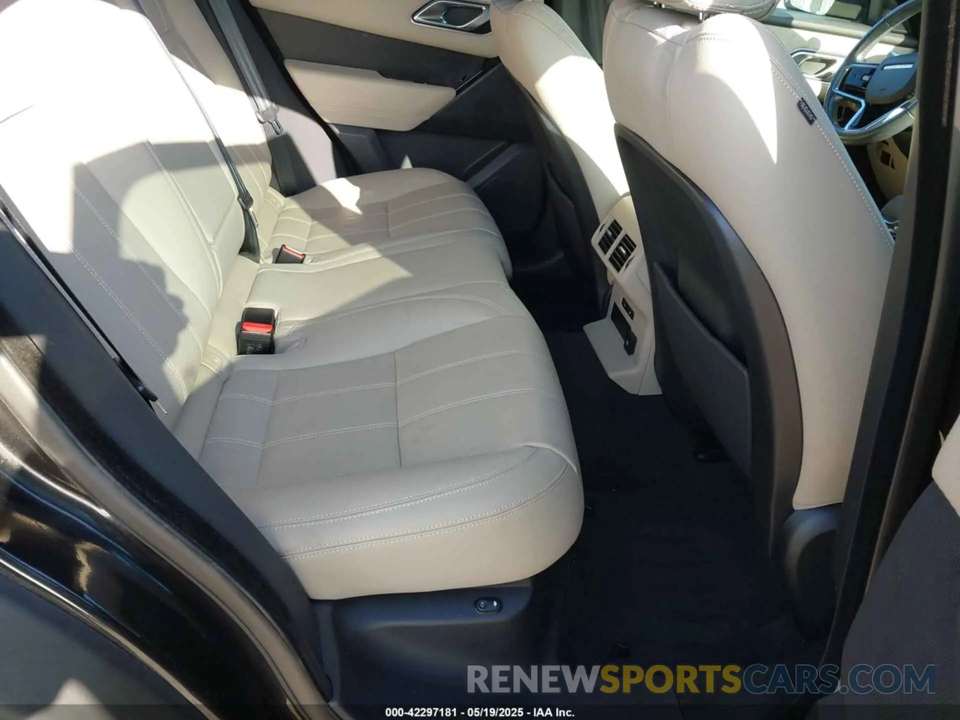 8 Photograph of a damaged car SALYJ2EX0MA326505 LAND ROVER RANGE ROVER VELAR 2021