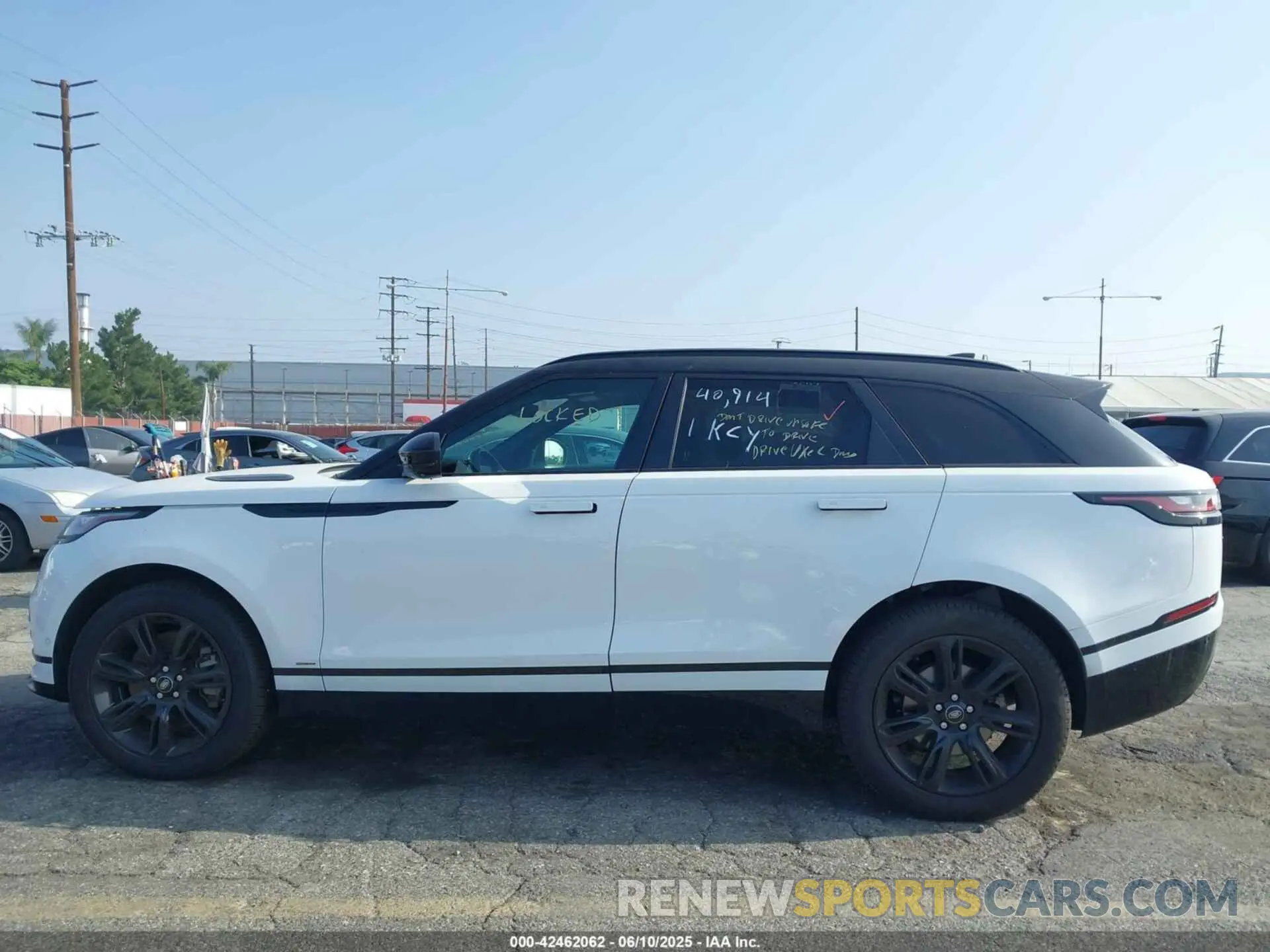 14 Photograph of a damaged car SALYT2EU2MA320866 LAND ROVER RANGE ROVER VELAR 2021