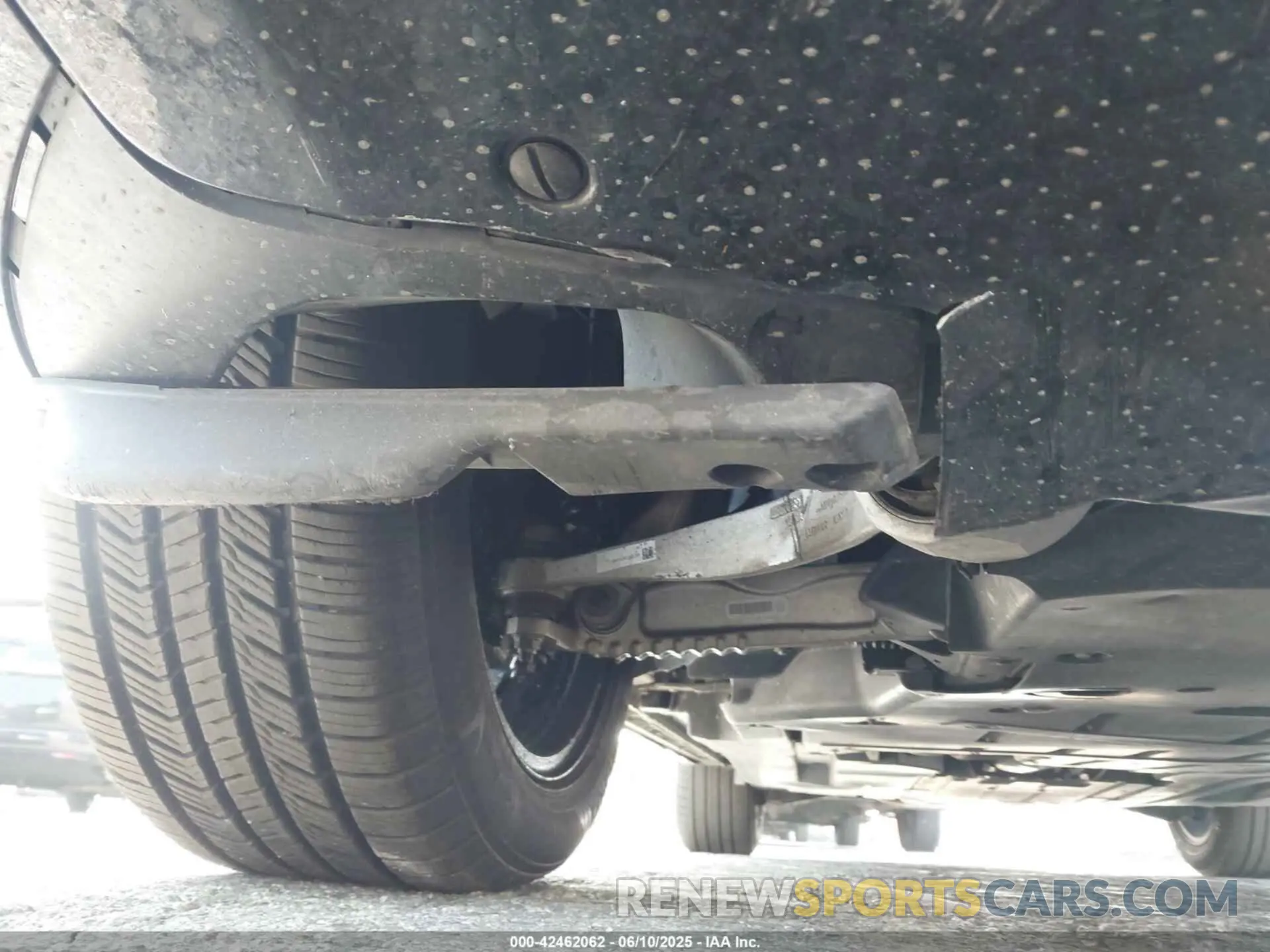 17 Photograph of a damaged car SALYT2EU2MA320866 LAND ROVER RANGE ROVER VELAR 2021