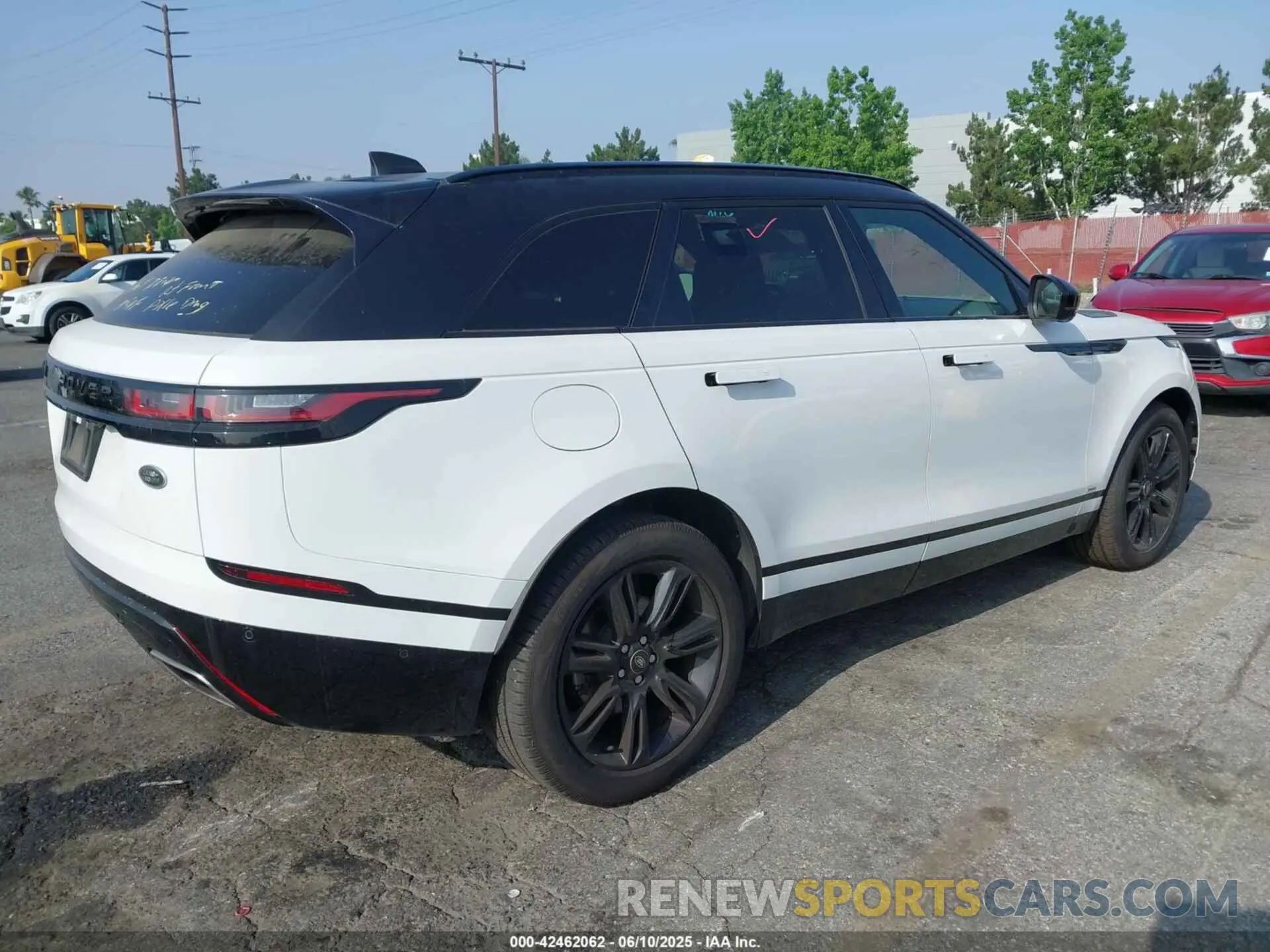 4 Photograph of a damaged car SALYT2EU2MA320866 LAND ROVER RANGE ROVER VELAR 2021