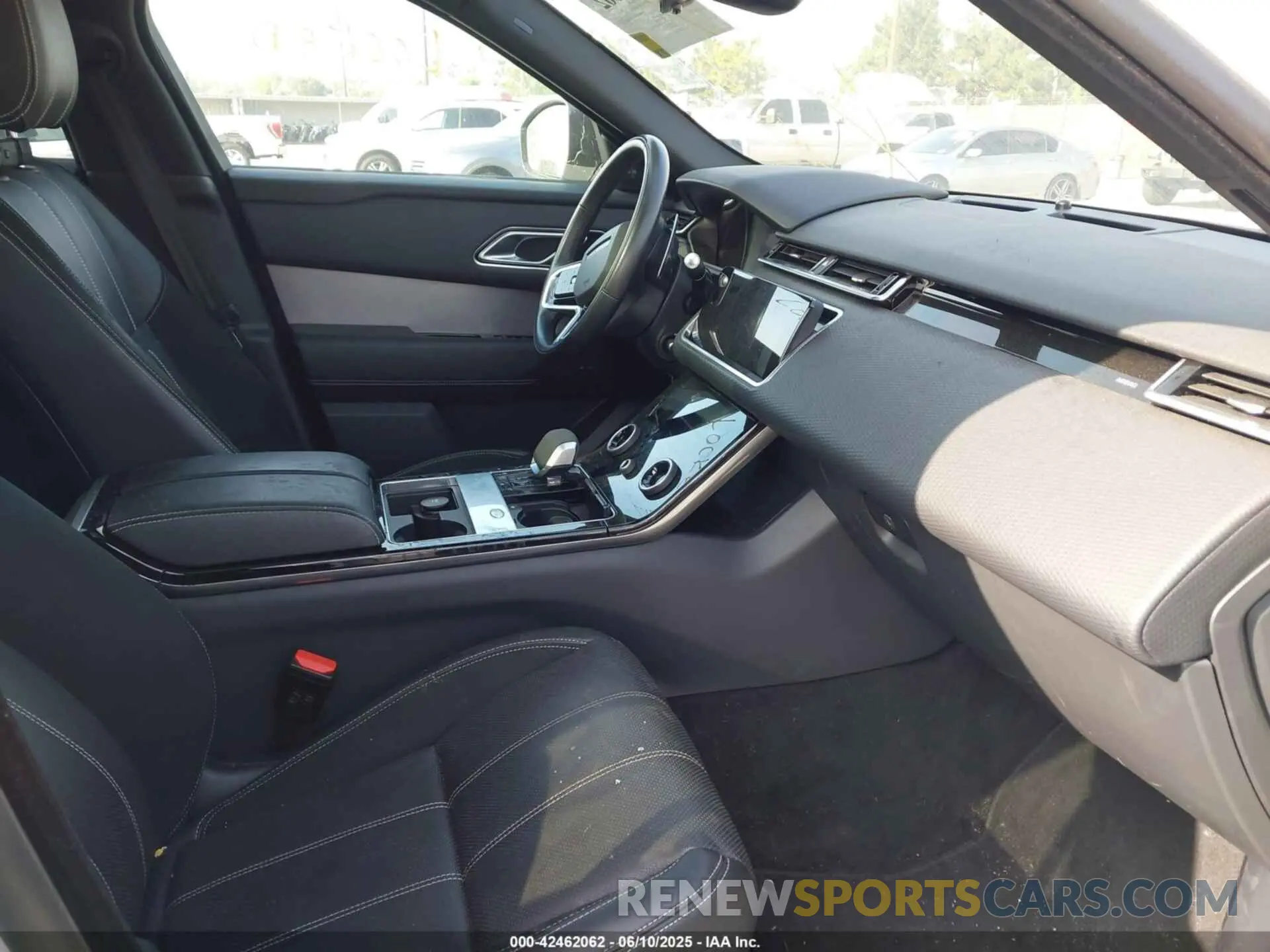 5 Photograph of a damaged car SALYT2EU2MA320866 LAND ROVER RANGE ROVER VELAR 2021