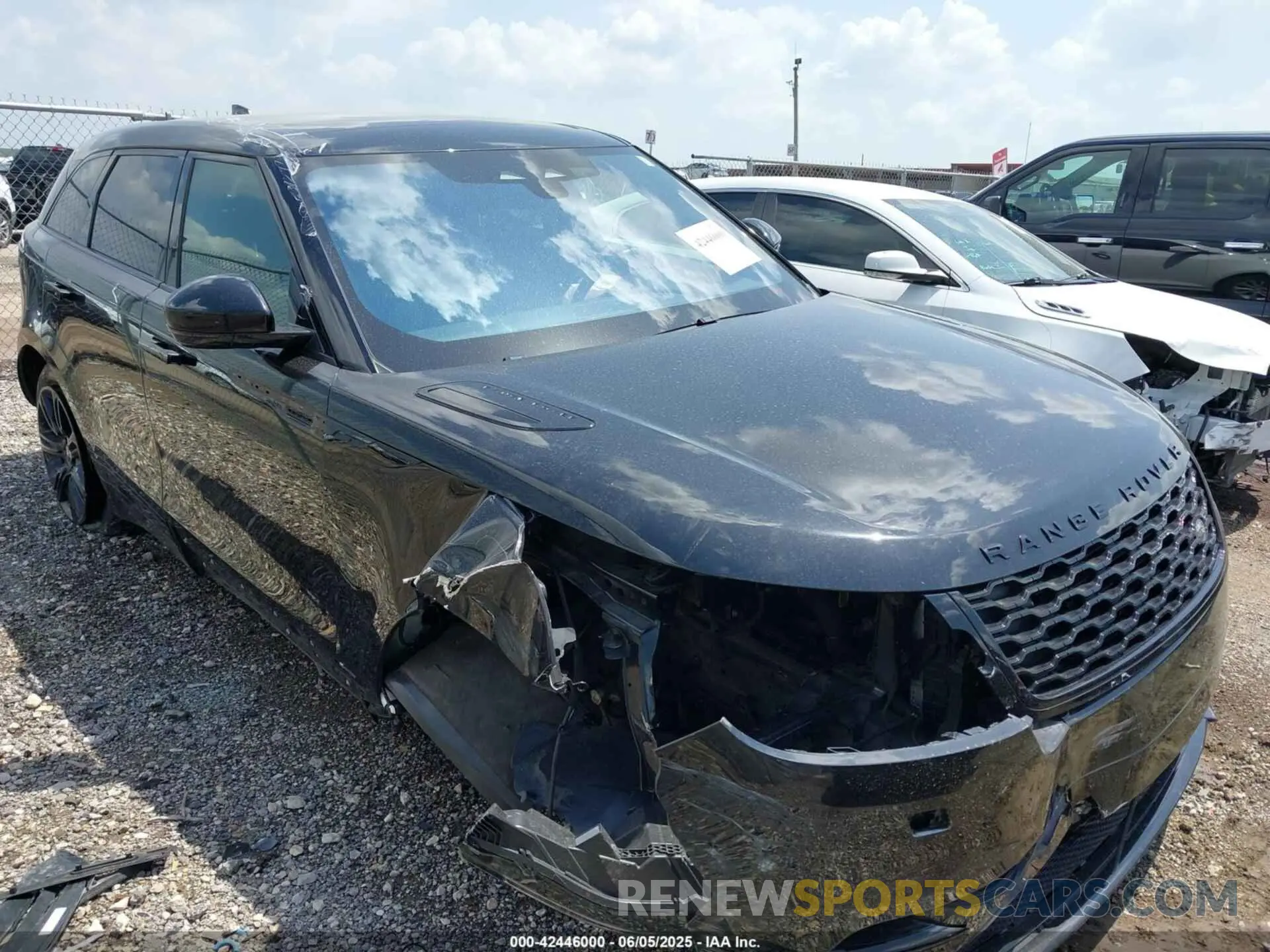 1 Photograph of a damaged car SALYT2EX0MA319824 LAND ROVER RANGE ROVER VELAR 2021
