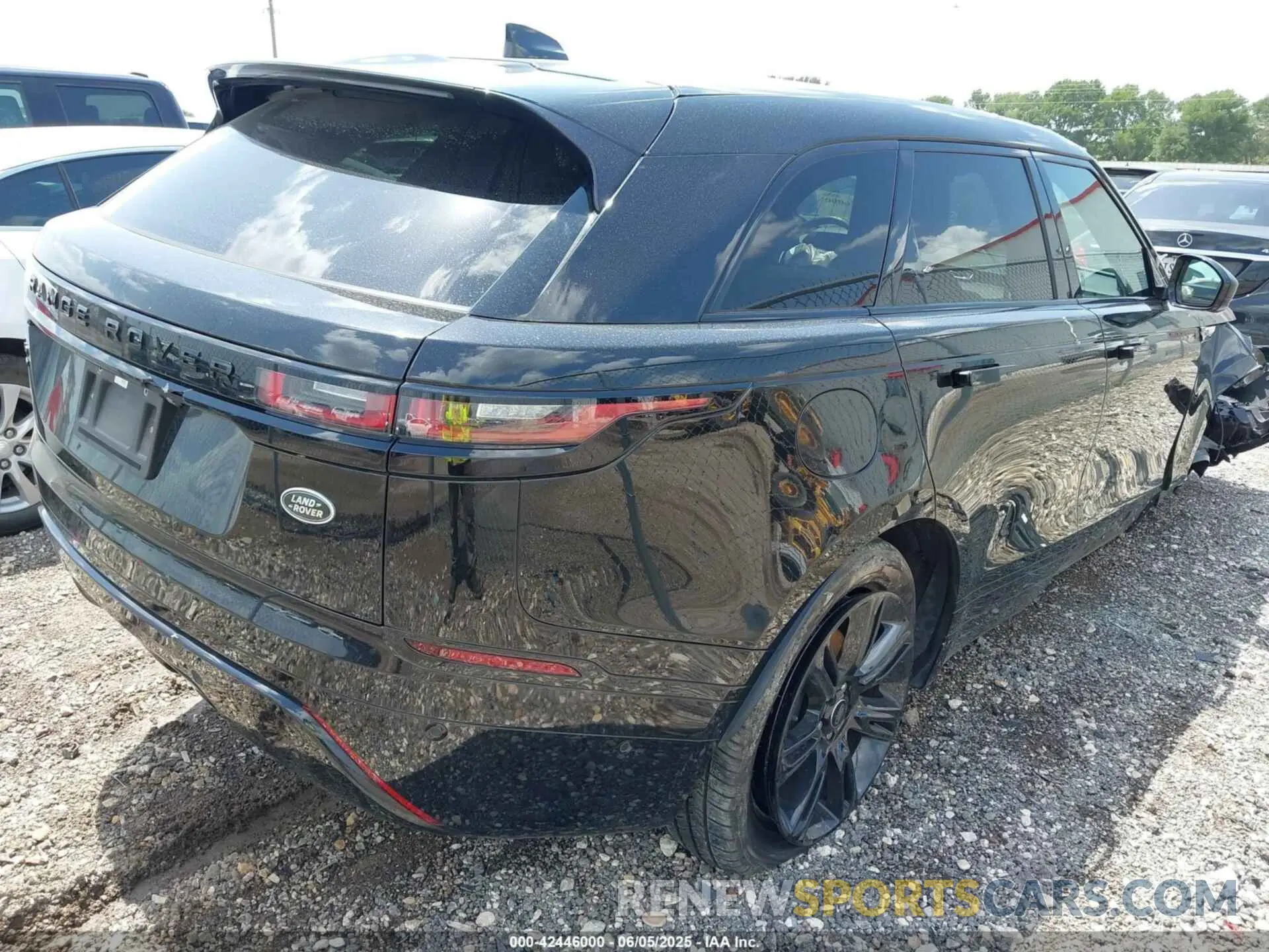 4 Photograph of a damaged car SALYT2EX0MA319824 LAND ROVER RANGE ROVER VELAR 2021