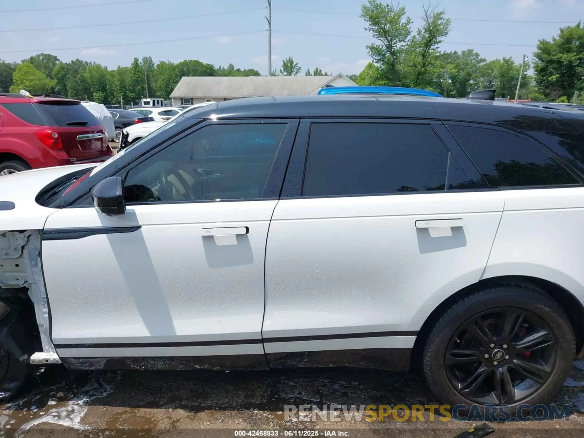 14 Photograph of a damaged car SALYT2EX2MA307478 LAND ROVER RANGE ROVER VELAR 2021