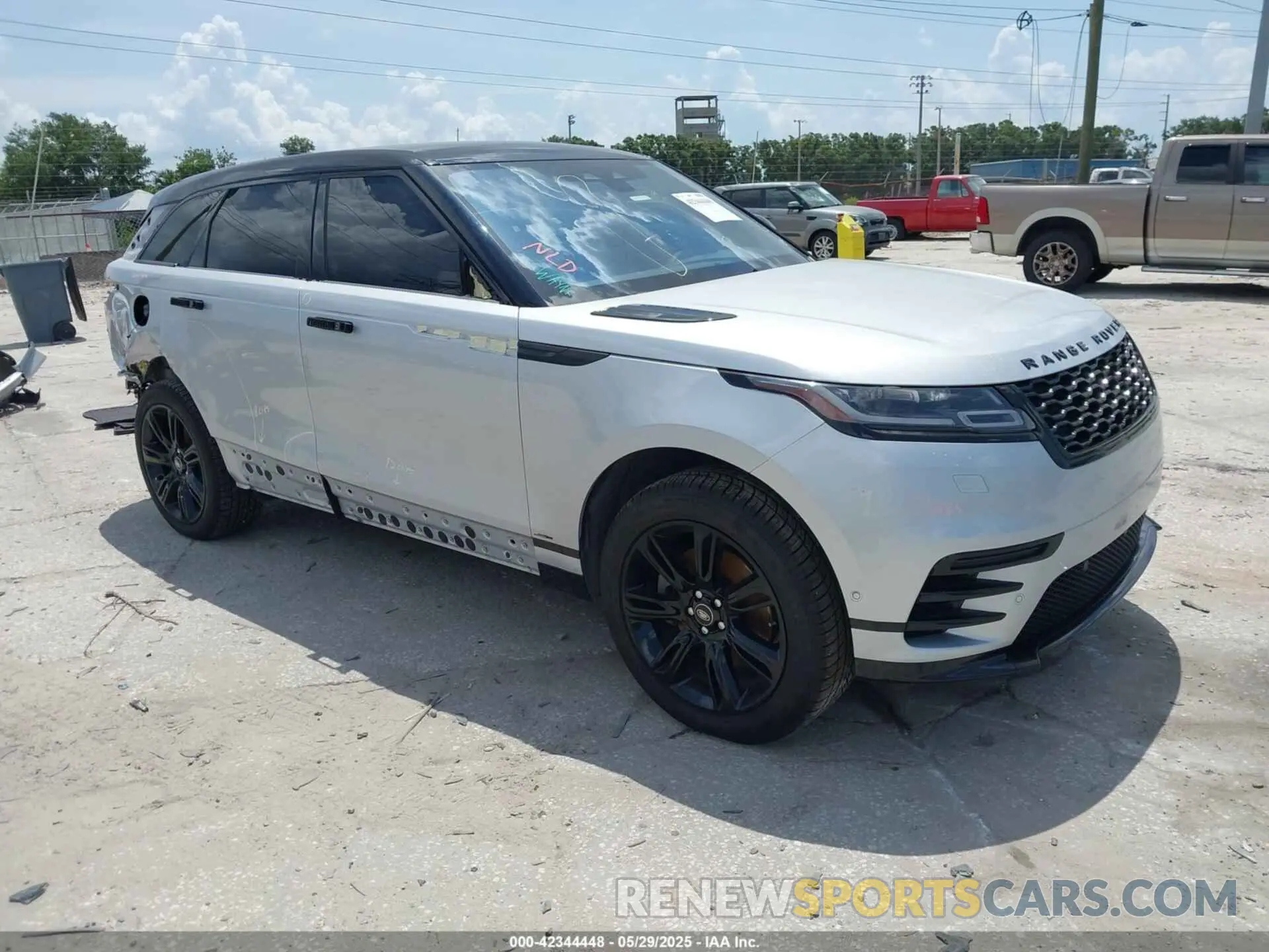 1 Photograph of a damaged car SALYT2EX9MA315965 LAND ROVER RANGE ROVER VELAR 2021