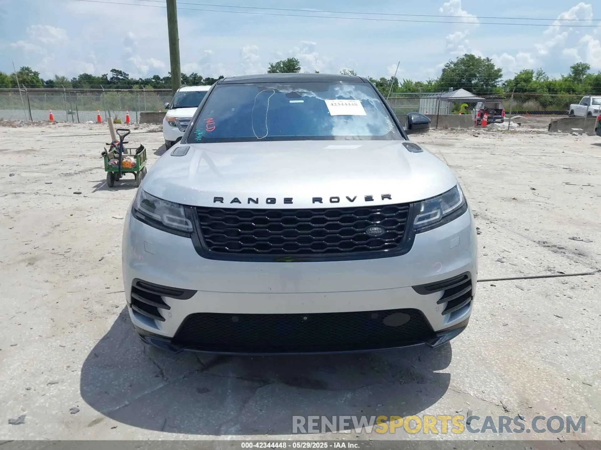 13 Photograph of a damaged car SALYT2EX9MA315965 LAND ROVER RANGE ROVER VELAR 2021