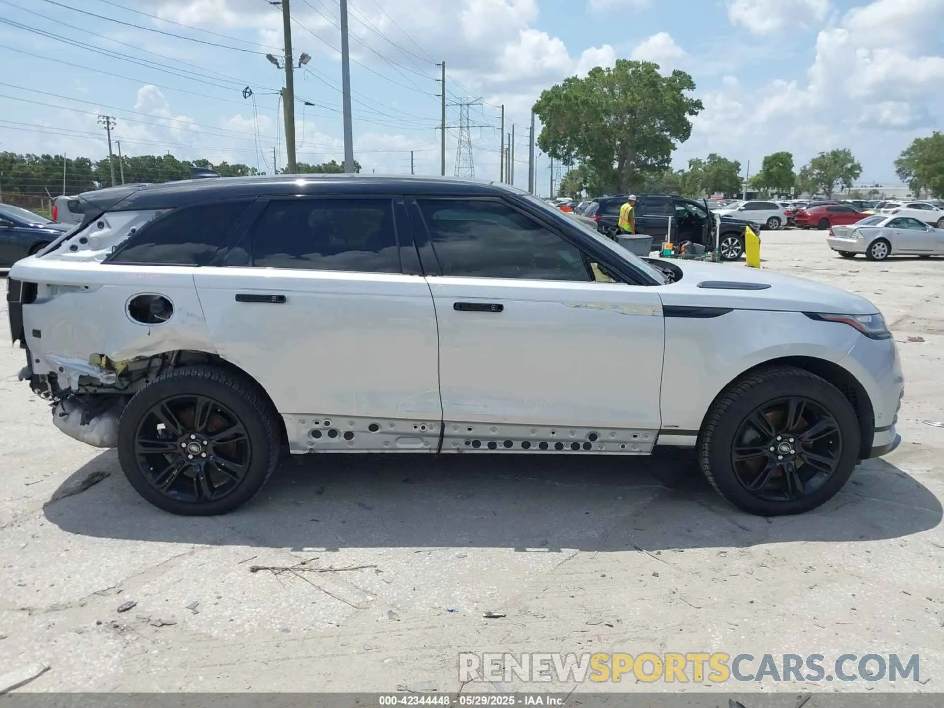 14 Photograph of a damaged car SALYT2EX9MA315965 LAND ROVER RANGE ROVER VELAR 2021