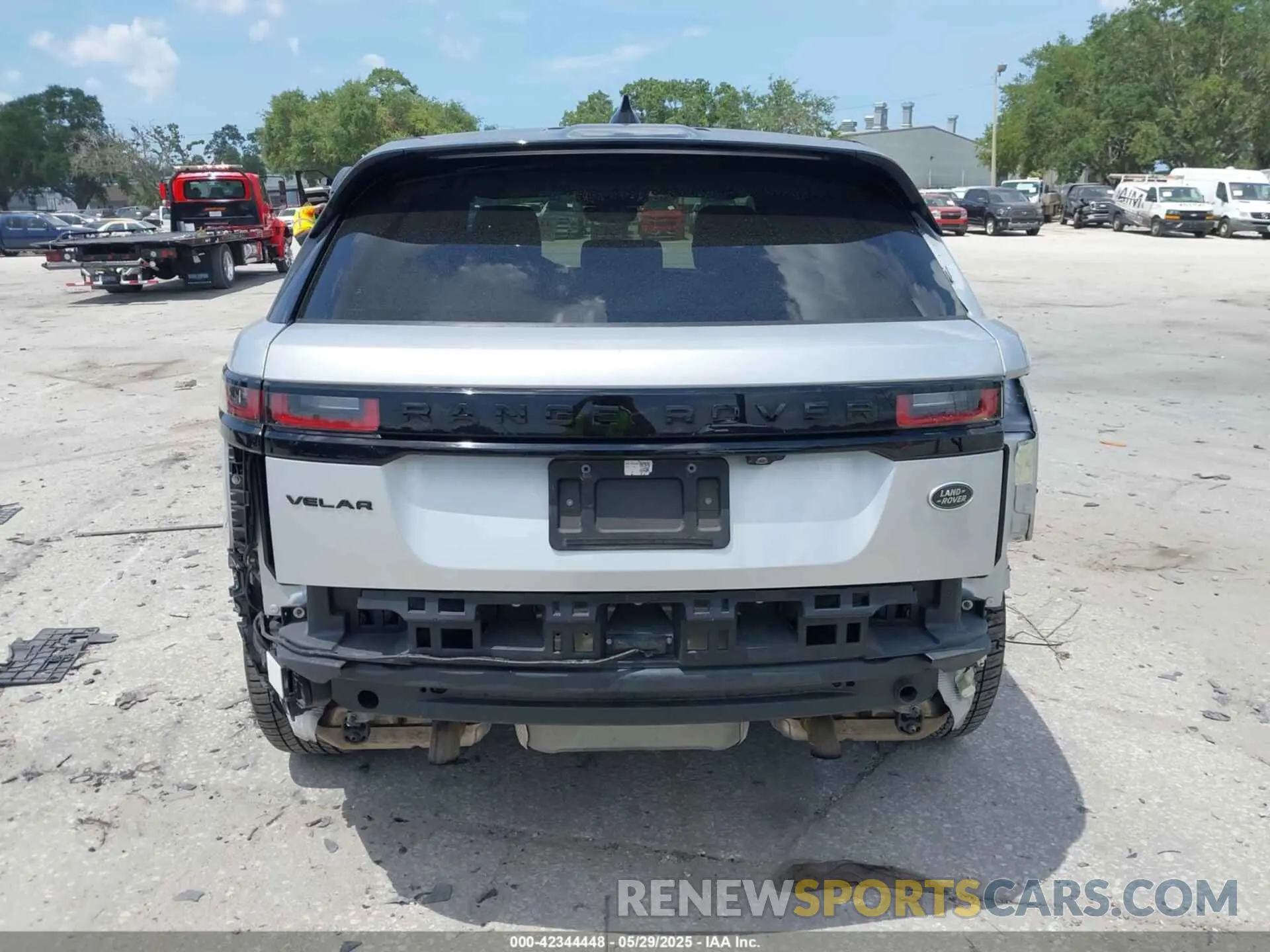 17 Photograph of a damaged car SALYT2EX9MA315965 LAND ROVER RANGE ROVER VELAR 2021
