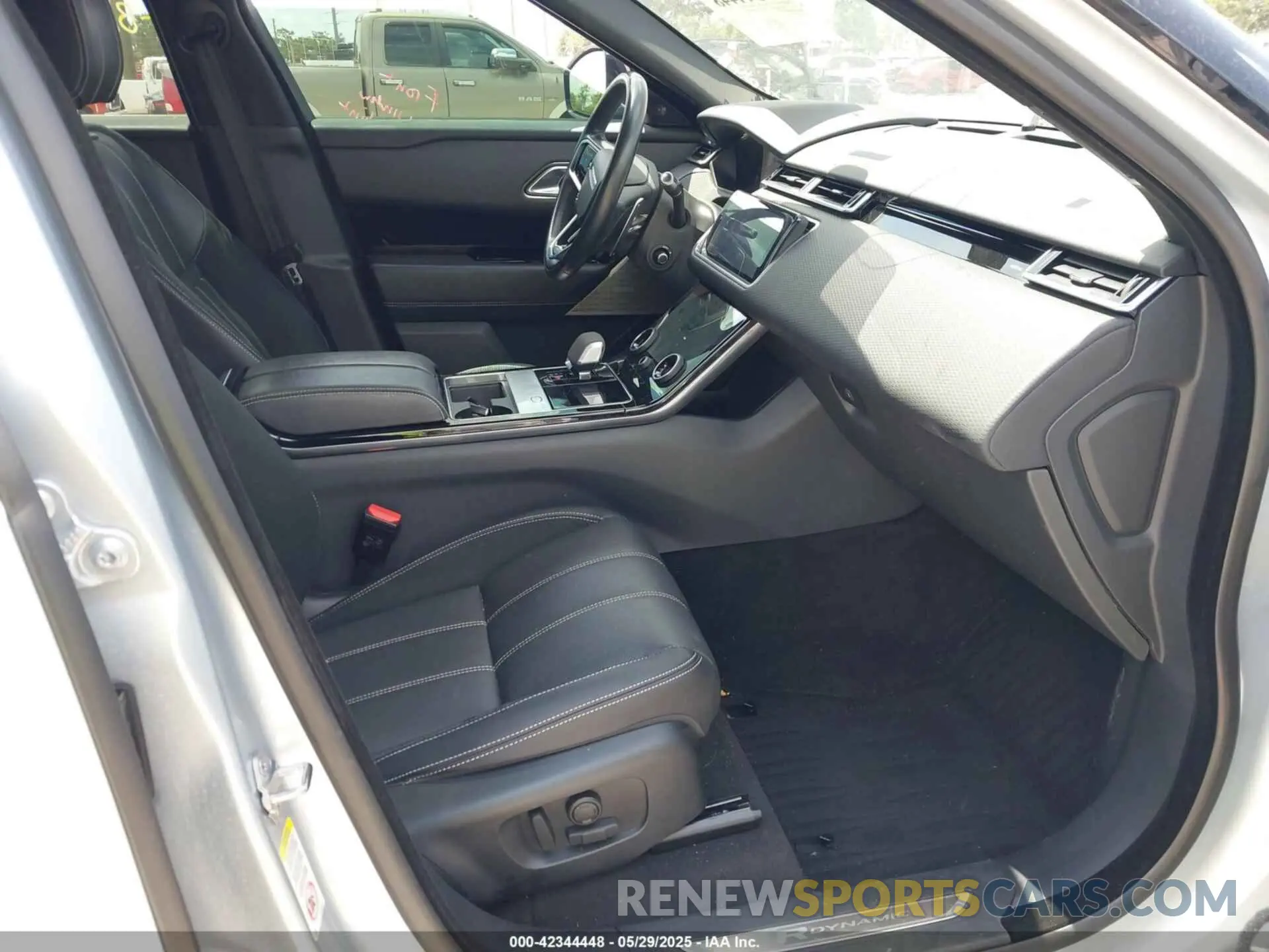 5 Photograph of a damaged car SALYT2EX9MA315965 LAND ROVER RANGE ROVER VELAR 2021