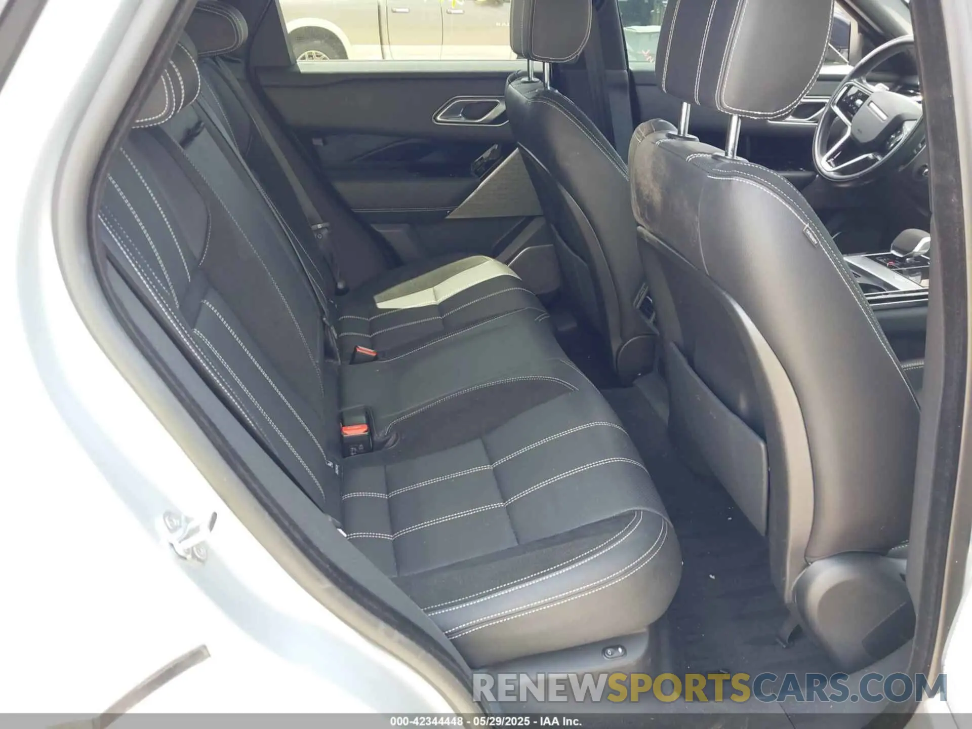 8 Photograph of a damaged car SALYT2EX9MA315965 LAND ROVER RANGE ROVER VELAR 2021