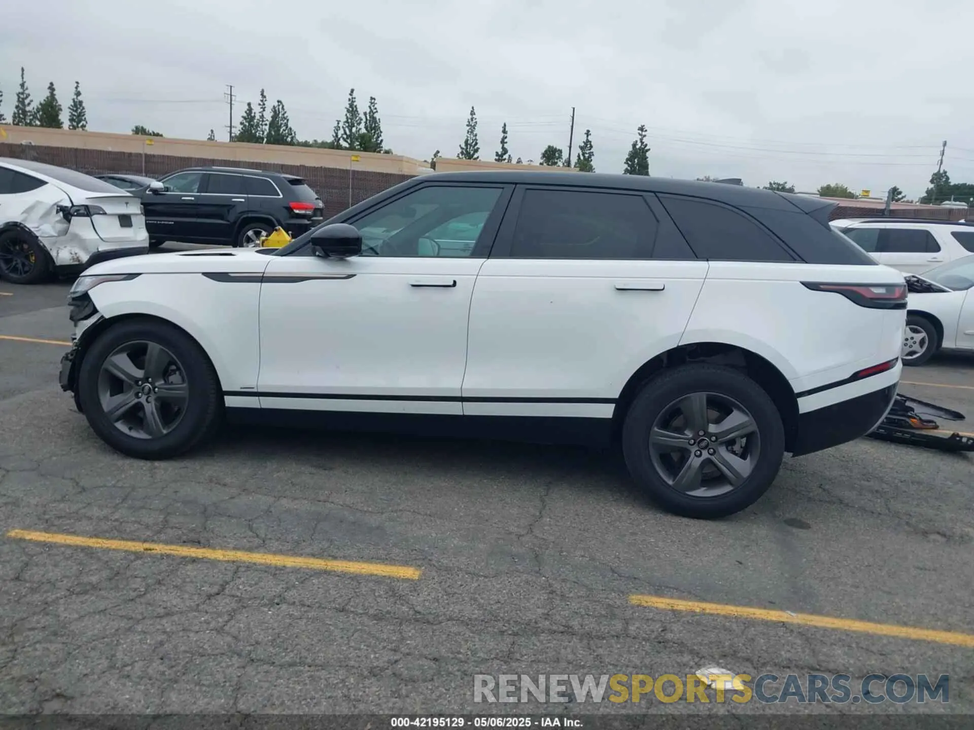 14 Photograph of a damaged car SALYT2EXXMA314324 LAND ROVER RANGE ROVER VELAR 2021
