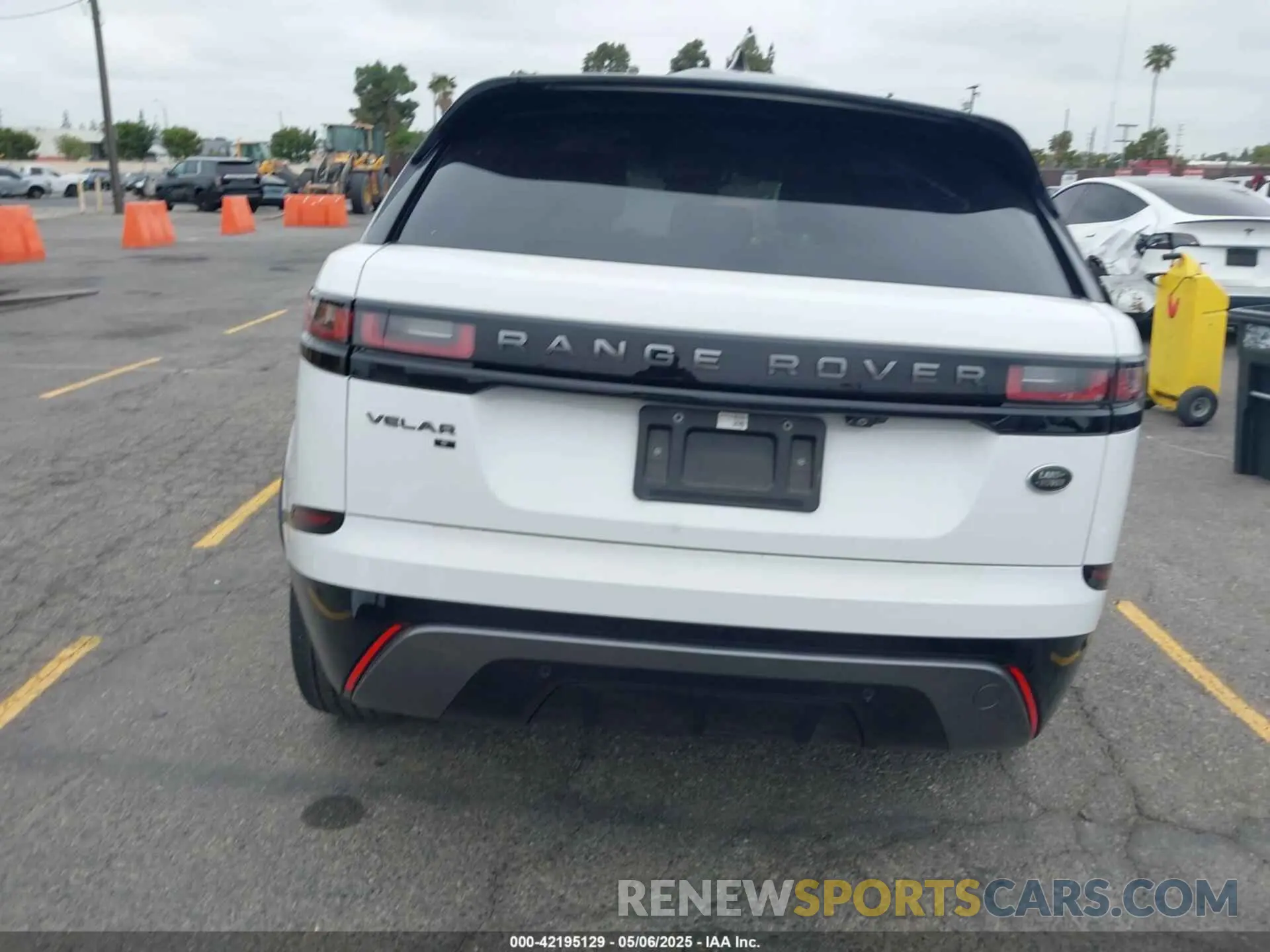 16 Photograph of a damaged car SALYT2EXXMA314324 LAND ROVER RANGE ROVER VELAR 2021