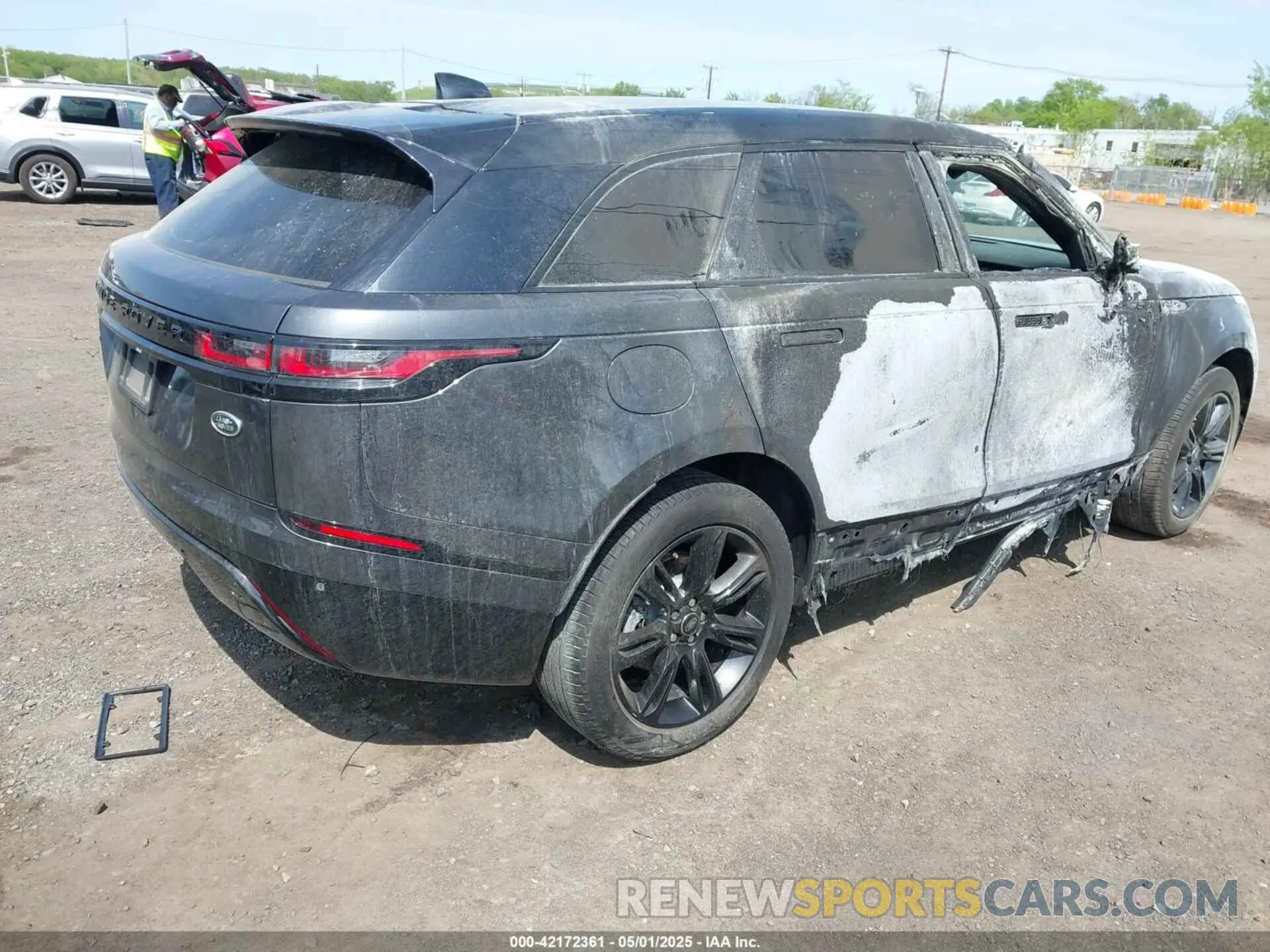 4 Photograph of a damaged car SALYT2EX0NA334650 LAND ROVER RANGE ROVER VELAR 2022