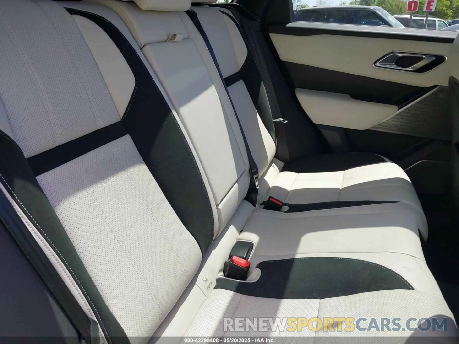 8 Photograph of a damaged car SALYT2EX1NA346676 LAND ROVER RANGE ROVER VELAR 2022