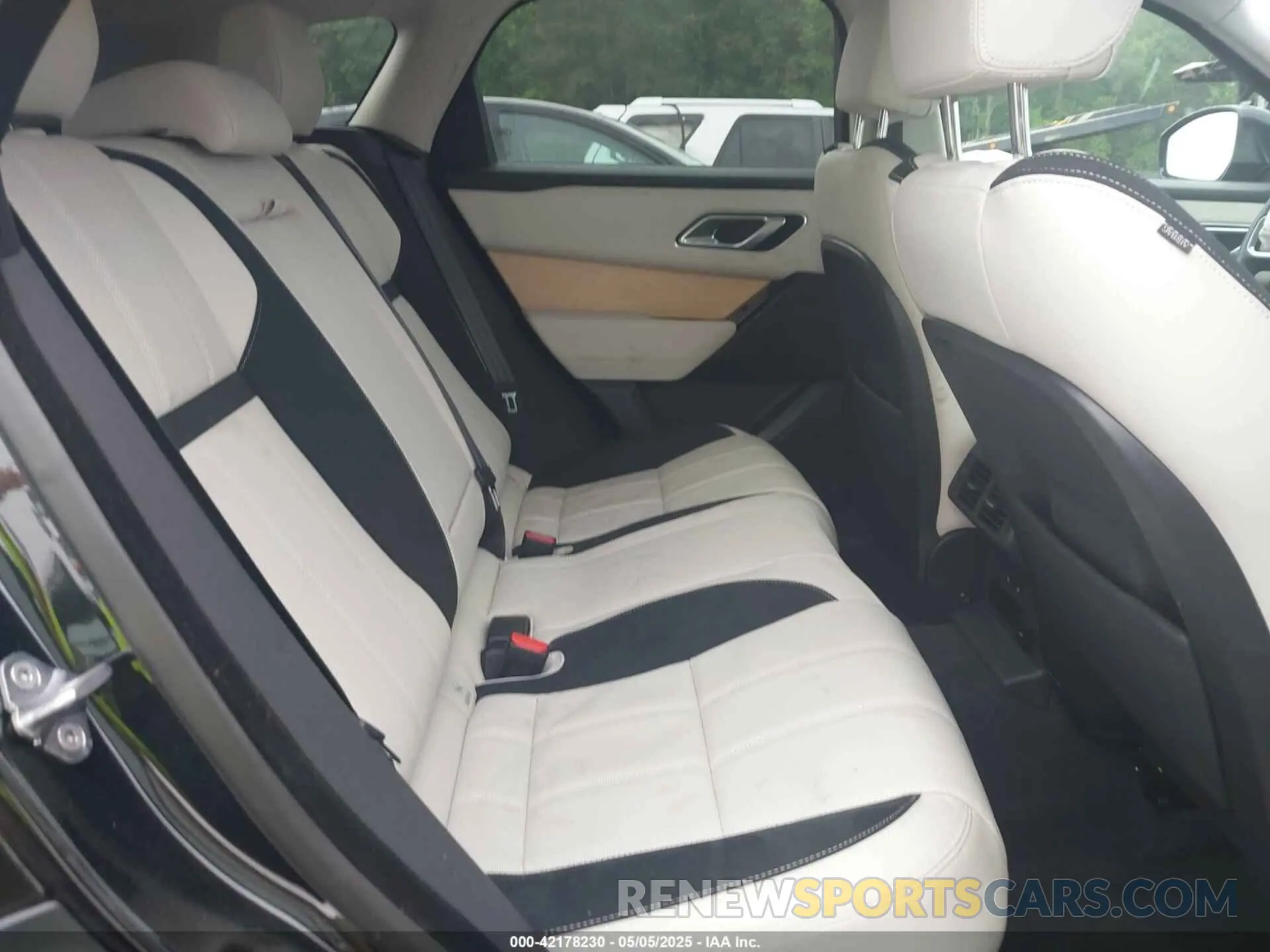 8 Photograph of a damaged car SALYT2EU8PA353164 LAND ROVER RANGE ROVER VELAR 2023