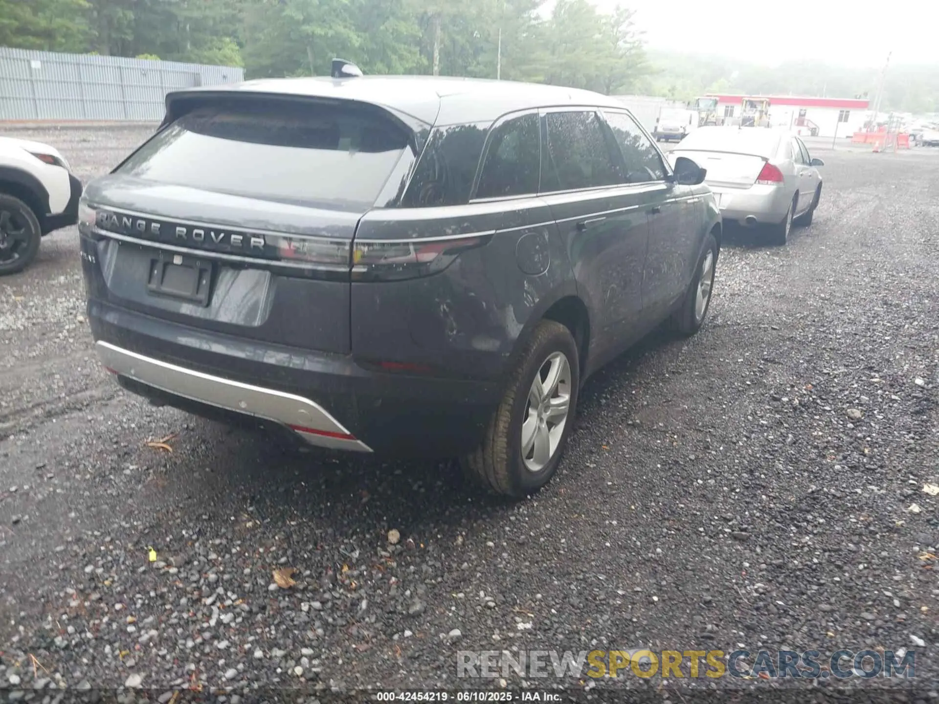 4 Photograph of a damaged car SALYJ2EX3RA371011 LAND ROVER RANGE ROVER VELAR 2024
