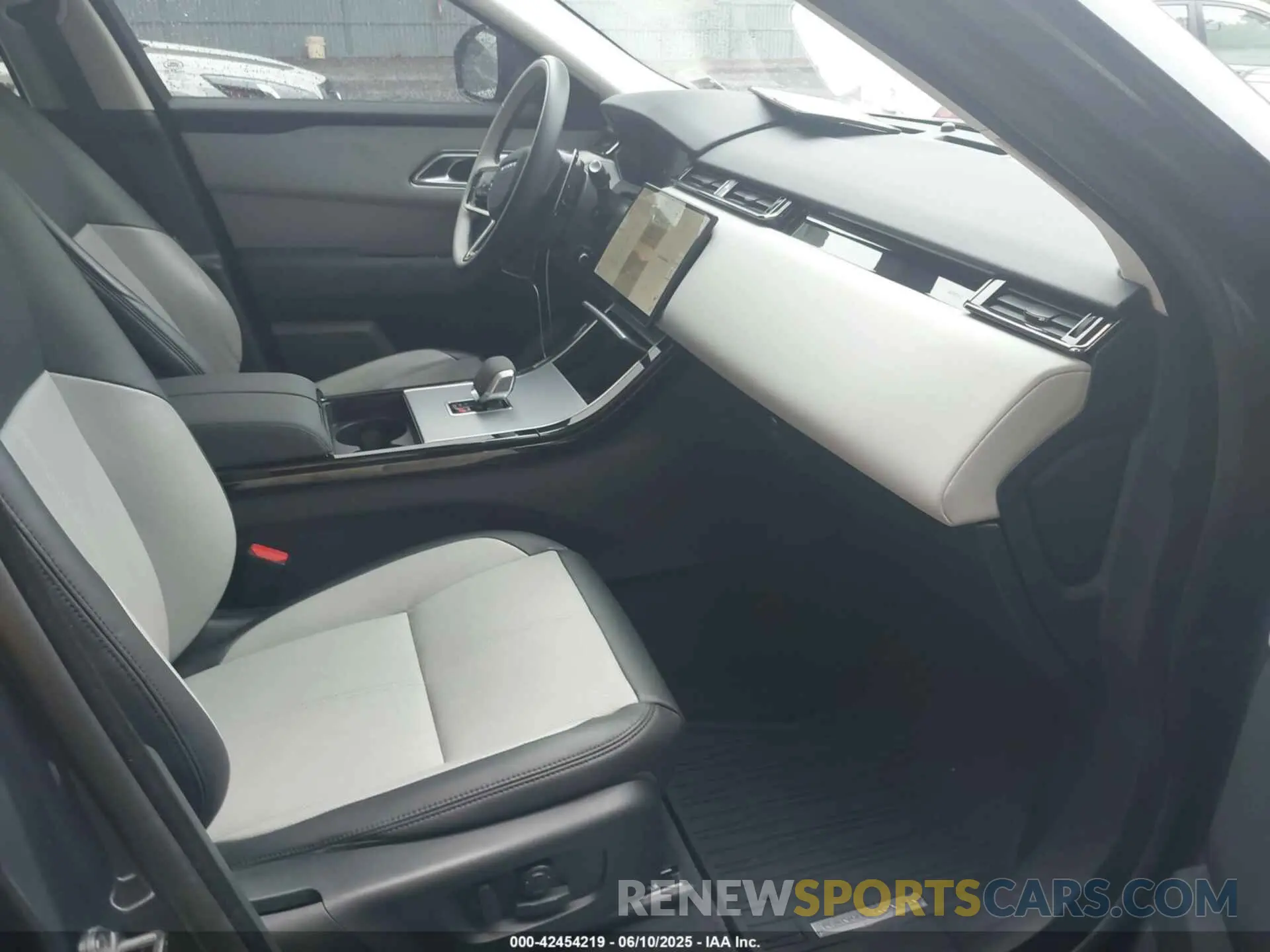 5 Photograph of a damaged car SALYJ2EX3RA371011 LAND ROVER RANGE ROVER VELAR 2024