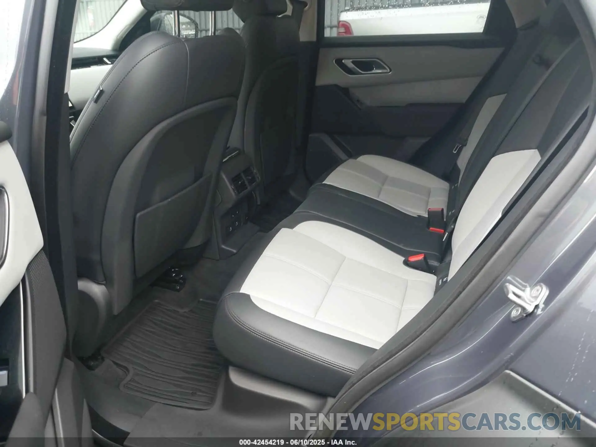 8 Photograph of a damaged car SALYJ2EX3RA371011 LAND ROVER RANGE ROVER VELAR 2024
