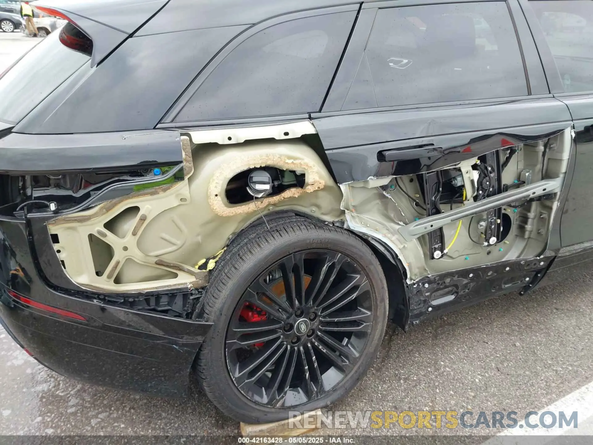 6 Photograph of a damaged car SALYL2EX1RA368859 LAND ROVER RANGE ROVER VELAR 2024
