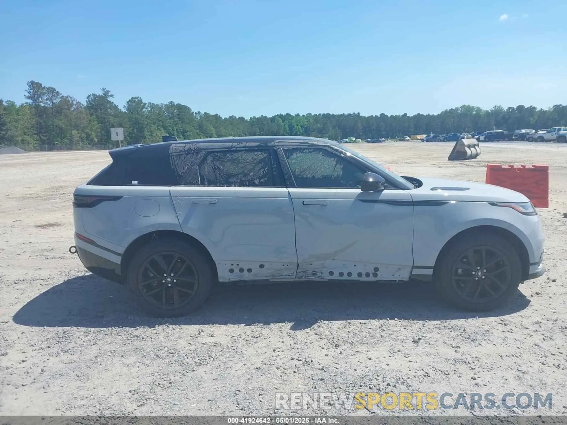 13 Photograph of a damaged car SALYL2EX3RA379944 LAND ROVER RANGE ROVER VELAR 2024
