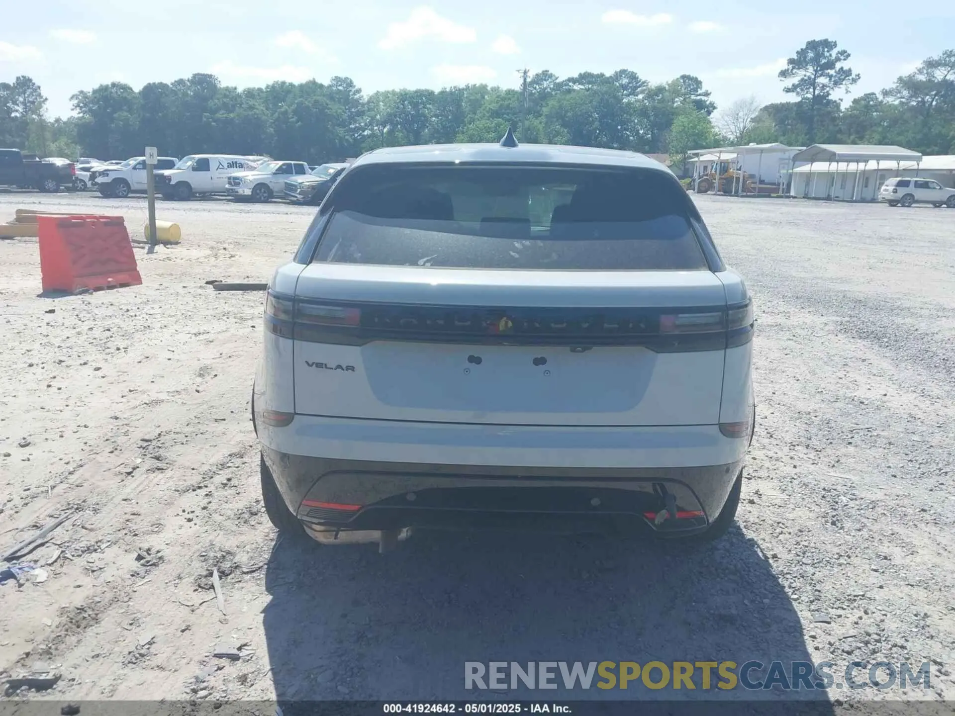 16 Photograph of a damaged car SALYL2EX3RA379944 LAND ROVER RANGE ROVER VELAR 2024