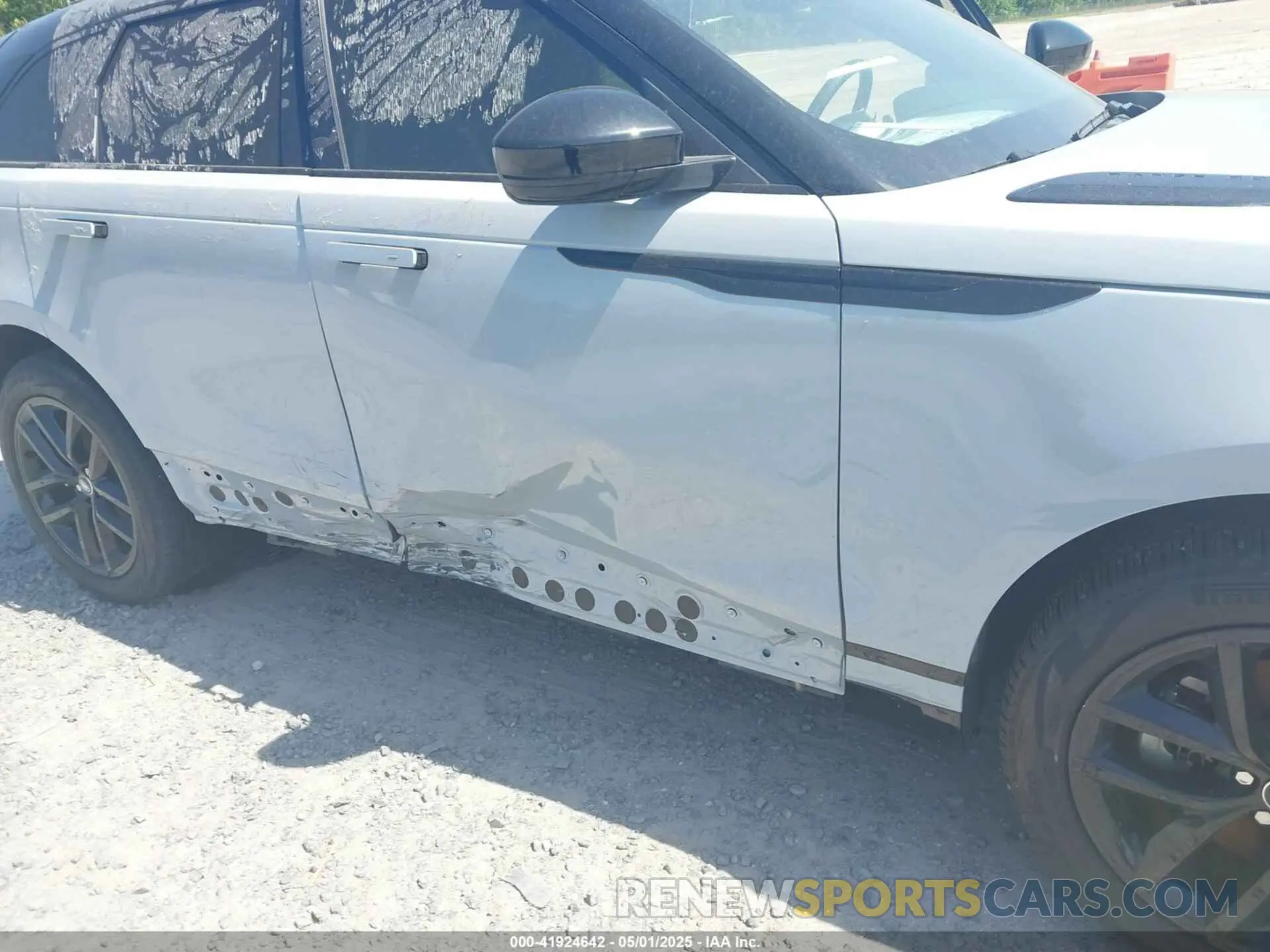 6 Photograph of a damaged car SALYL2EX3RA379944 LAND ROVER RANGE ROVER VELAR 2024