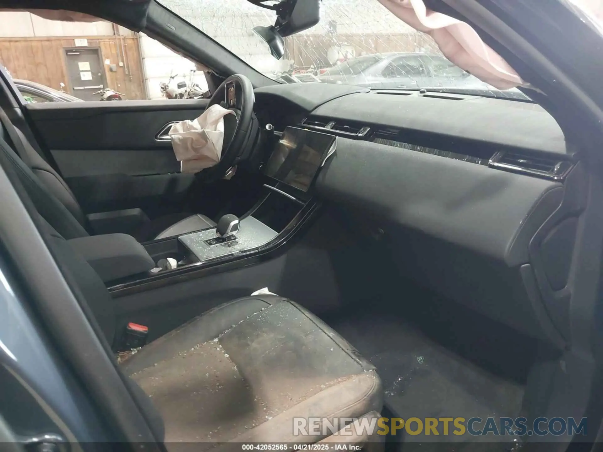 5 Photograph of a damaged car SALYJ2EX4SA811596 LAND ROVER RANGE ROVER VELAR 2025