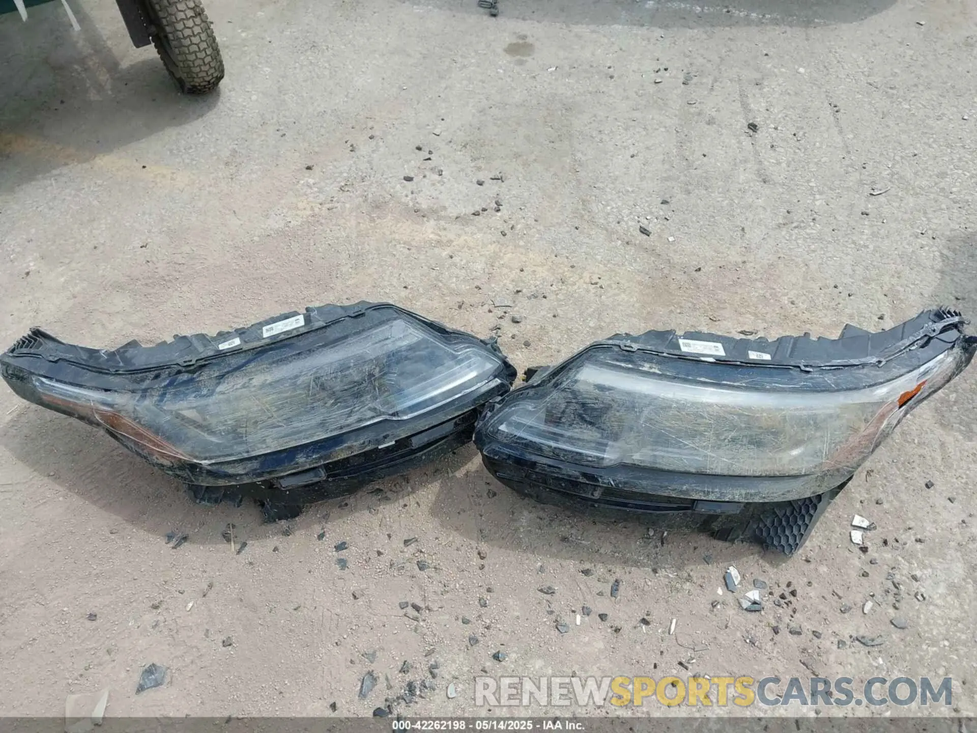 12 Photograph of a damaged car SALYL2EX1SA394559 LAND ROVER RANGE ROVER VELAR 2025