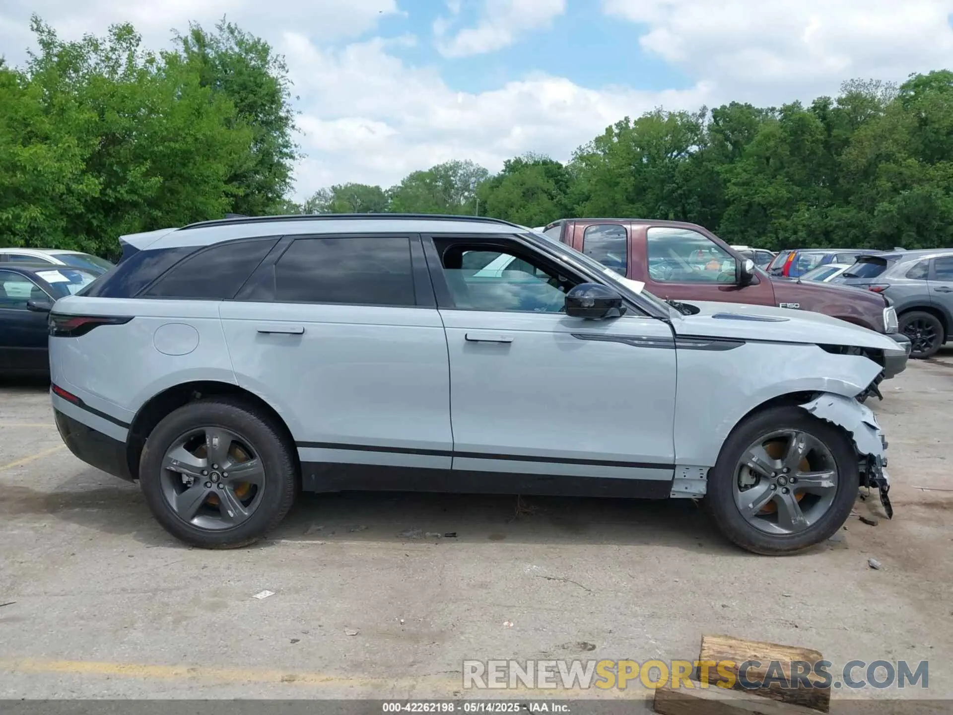 14 Photograph of a damaged car SALYL2EX1SA394559 LAND ROVER RANGE ROVER VELAR 2025
