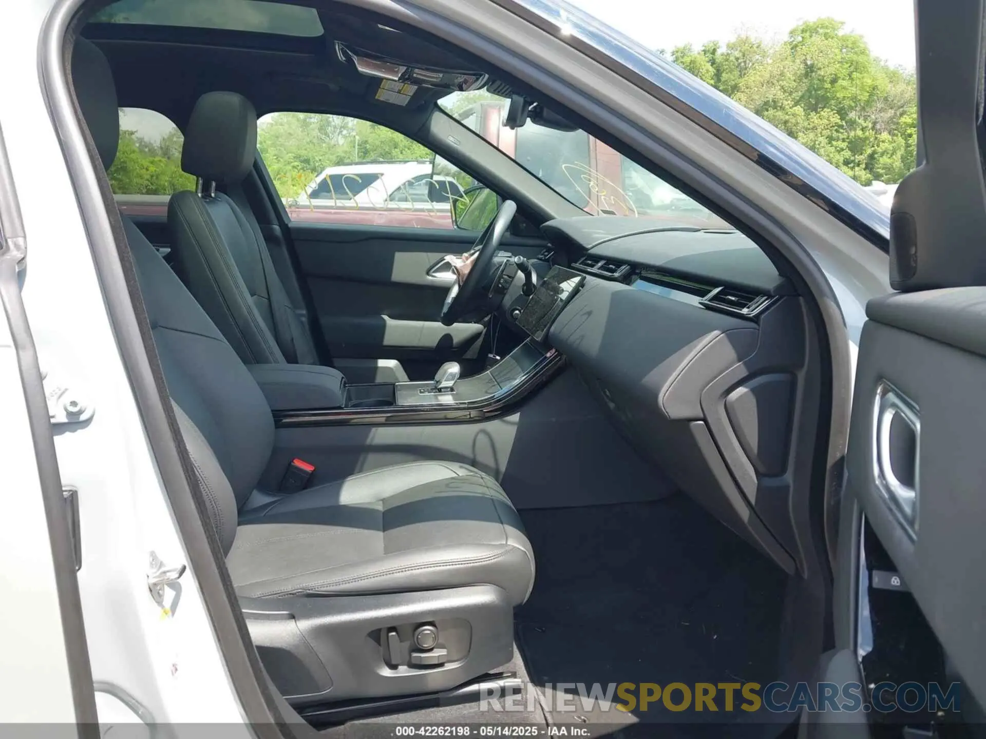 5 Photograph of a damaged car SALYL2EX1SA394559 LAND ROVER RANGE ROVER VELAR 2025