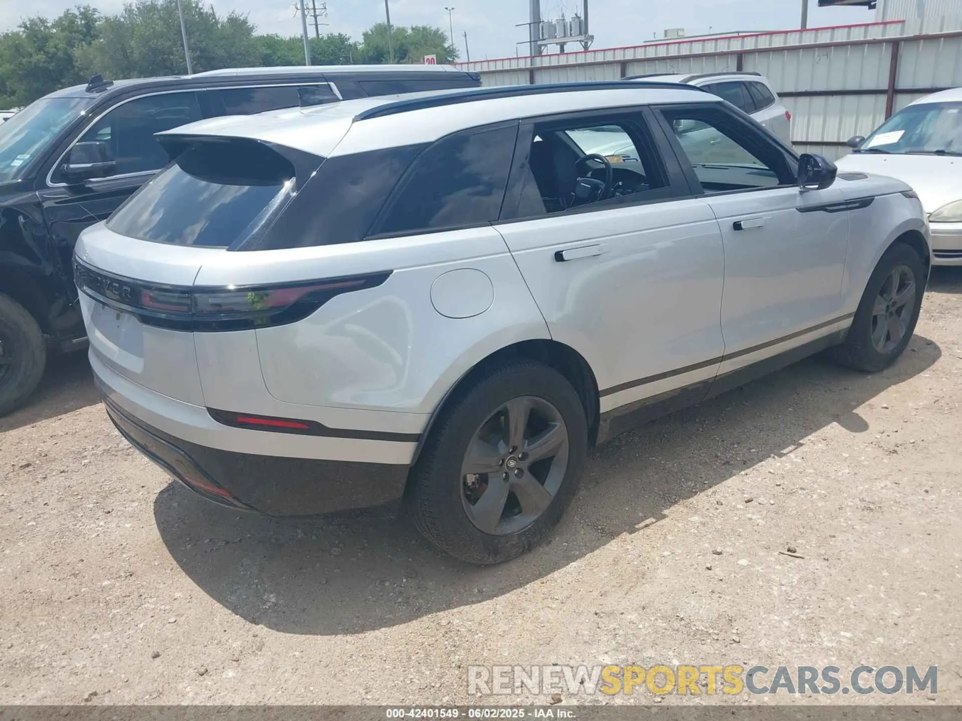 4 Photograph of a damaged car SALYL2EX2SA396840 LAND ROVER RANGE ROVER VELAR 2025