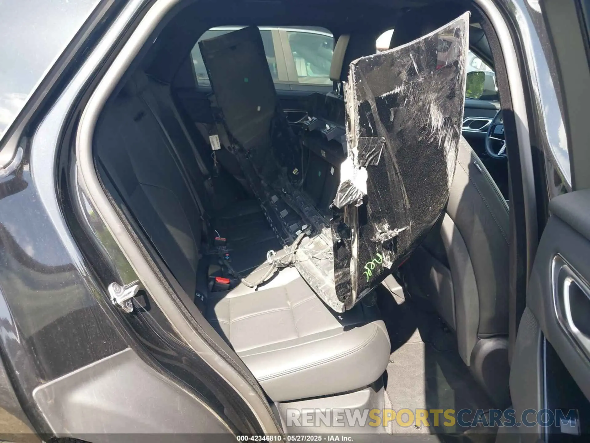 8 Photograph of a damaged car SALYL2EX4SA398296 LAND ROVER RANGE ROVER VELAR 2025