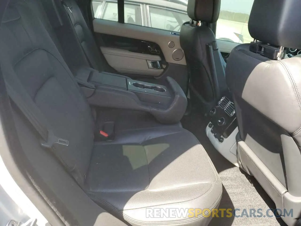 10 Photograph of a damaged car SALGS2RE3KA564816 LAND ROVER RANGEROVER 2019
