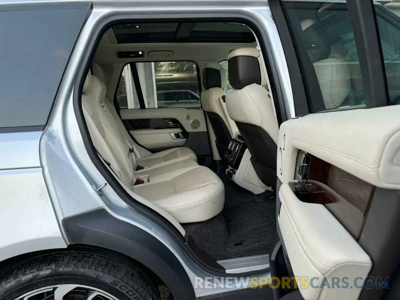 6 Photograph of a damaged car SALGS2RE7KA531172 LAND ROVER RANGEROVER 2019