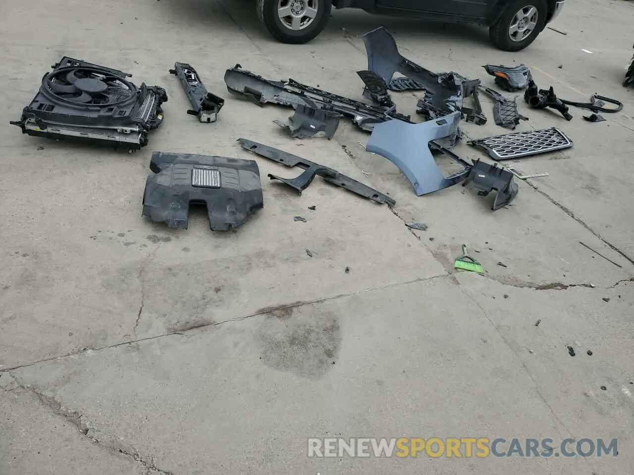 12 Photograph of a damaged car SALGS2RE8KA547462 LAND ROVER RANGEROVER 2019
