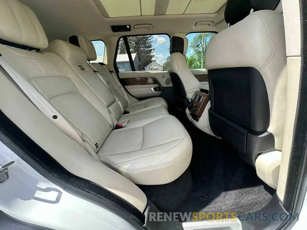 6 Photograph of a damaged car SALGS2SV0KA540872 LAND ROVER RANGEROVER 2019