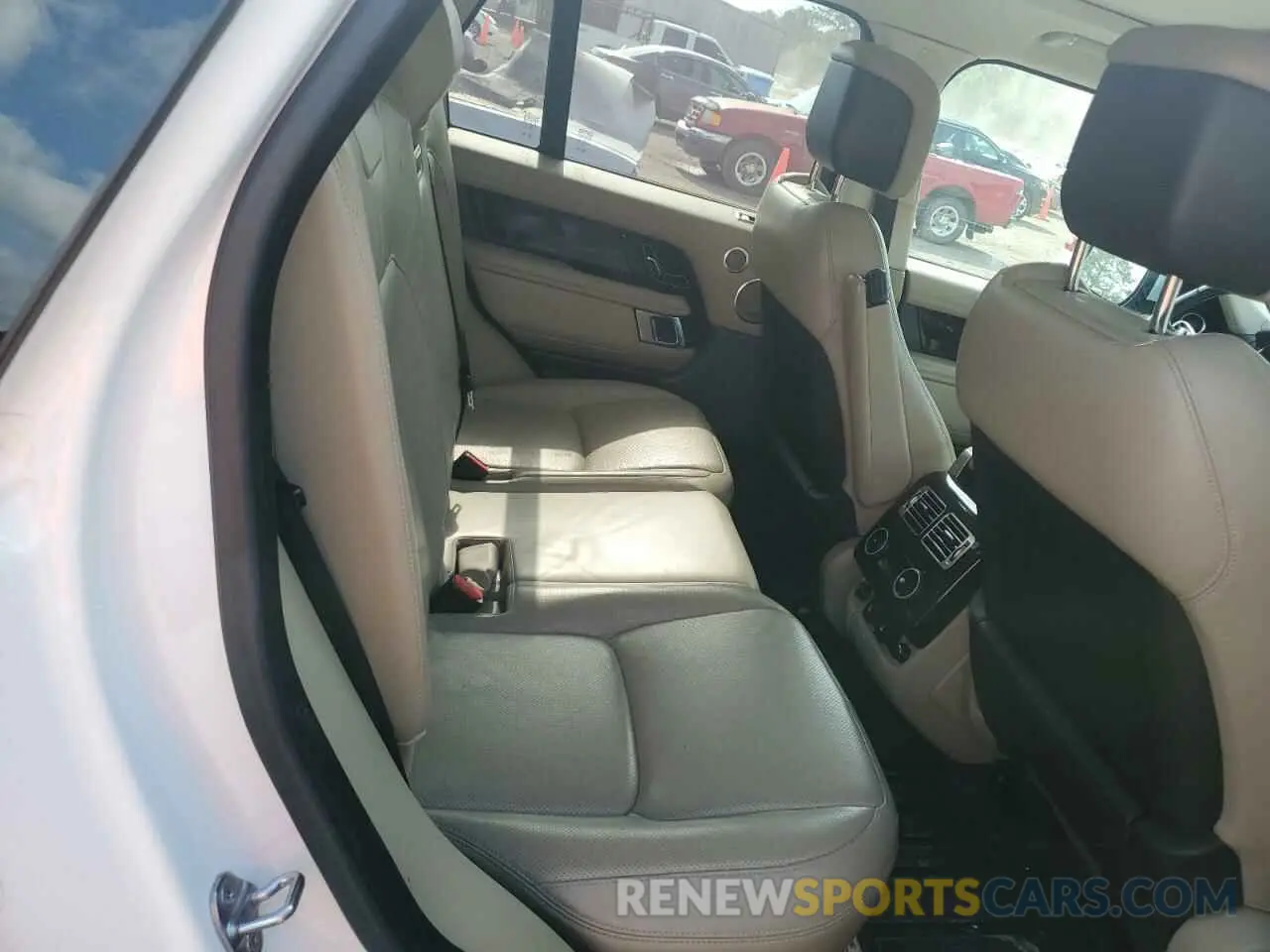 11 Photograph of a damaged car SALGS2SV1KA527757 LAND ROVER RANGEROVER 2019