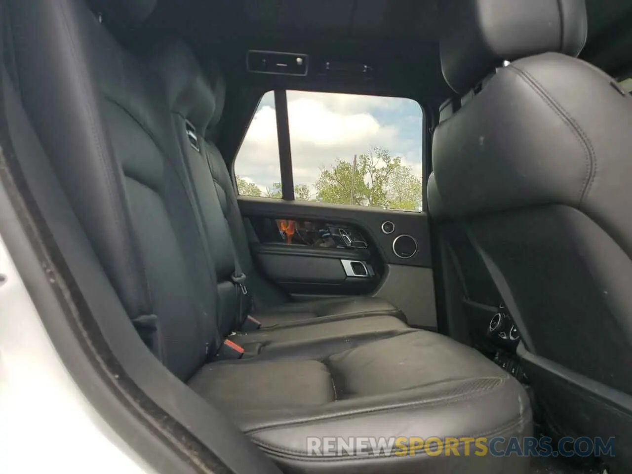 11 Photograph of a damaged car SALGS2SV2KA557981 LAND ROVER RANGEROVER 2019