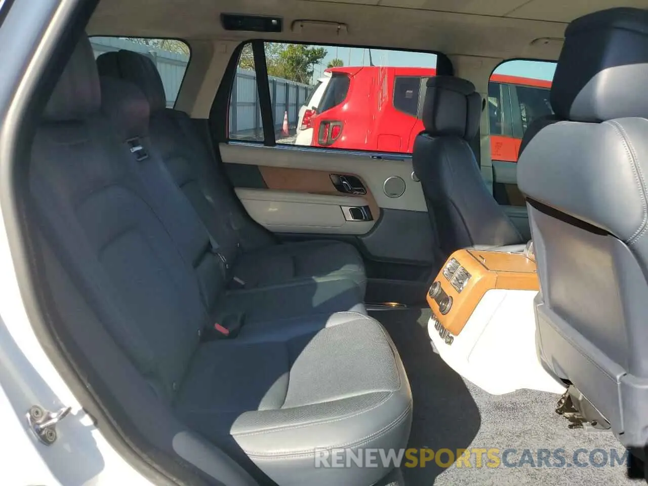 11 Photograph of a damaged car SALGS5RE0KA546386 LAND ROVER RANGEROVER 2019