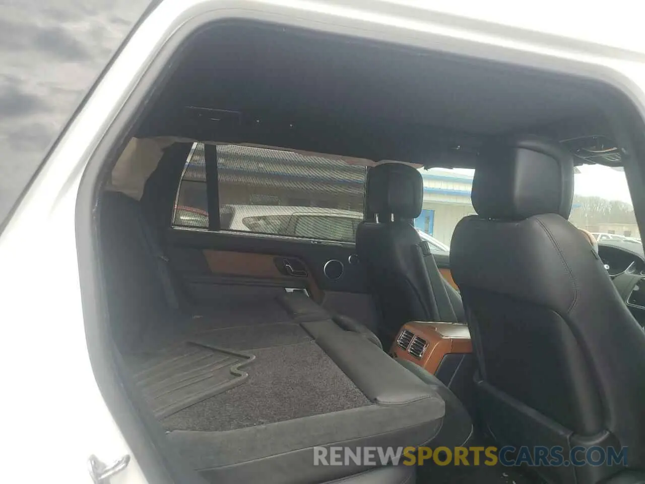 11 Photograph of a damaged car SALGS5RE0KA553158 LAND ROVER RANGEROVER 2019