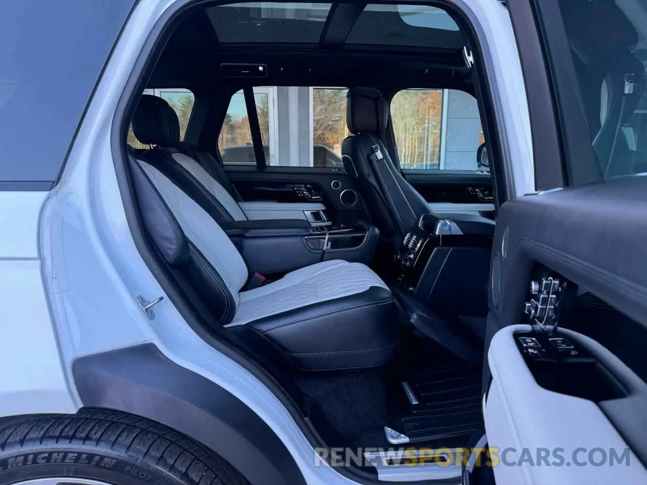 6 Photograph of a damaged car SALGW2SE4KA519964 LAND ROVER RANGEROVER 2019
