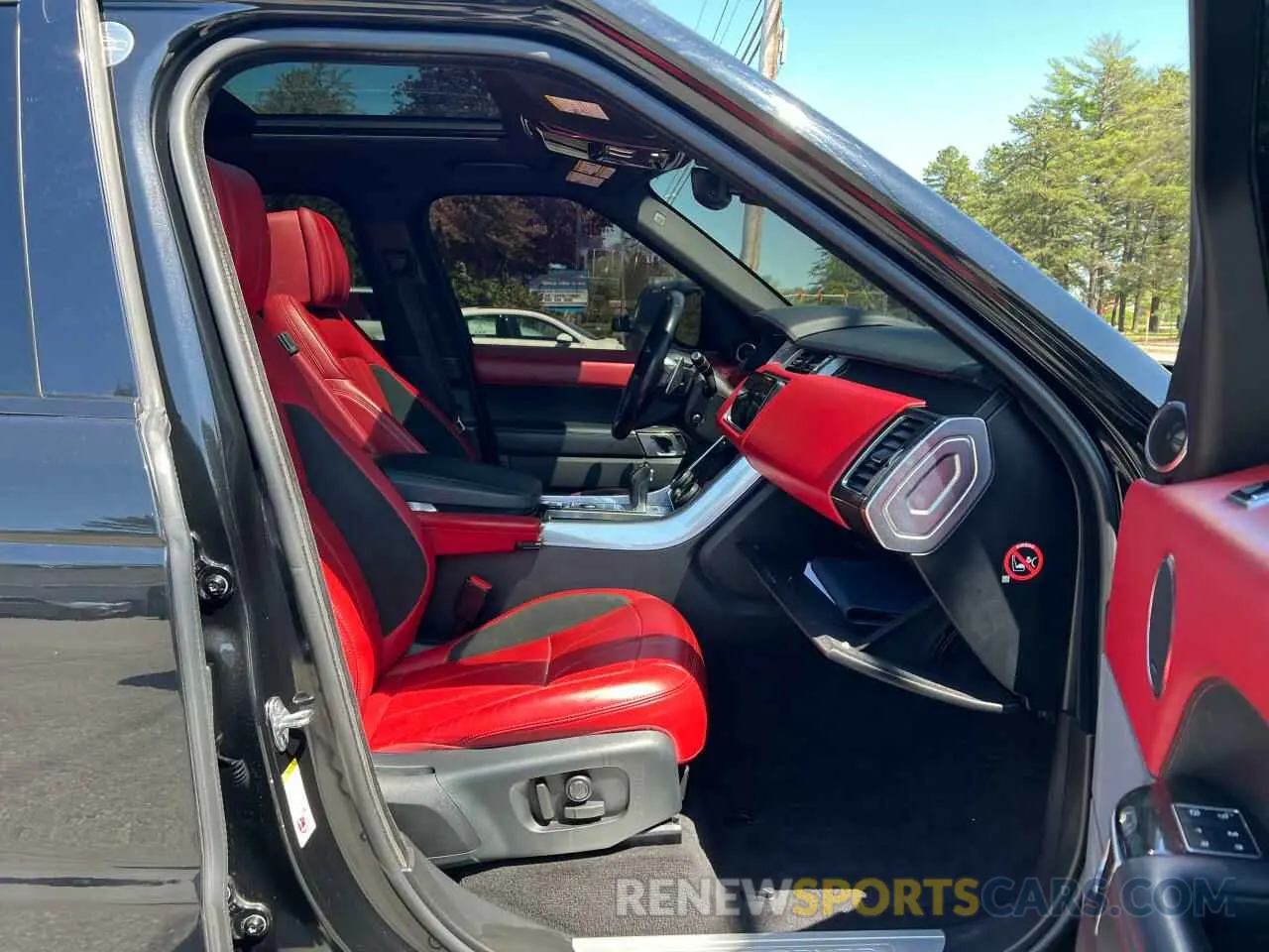 5 Photograph of a damaged car SALWR2RE1KA822788 LAND ROVER RANGEROVER 2019
