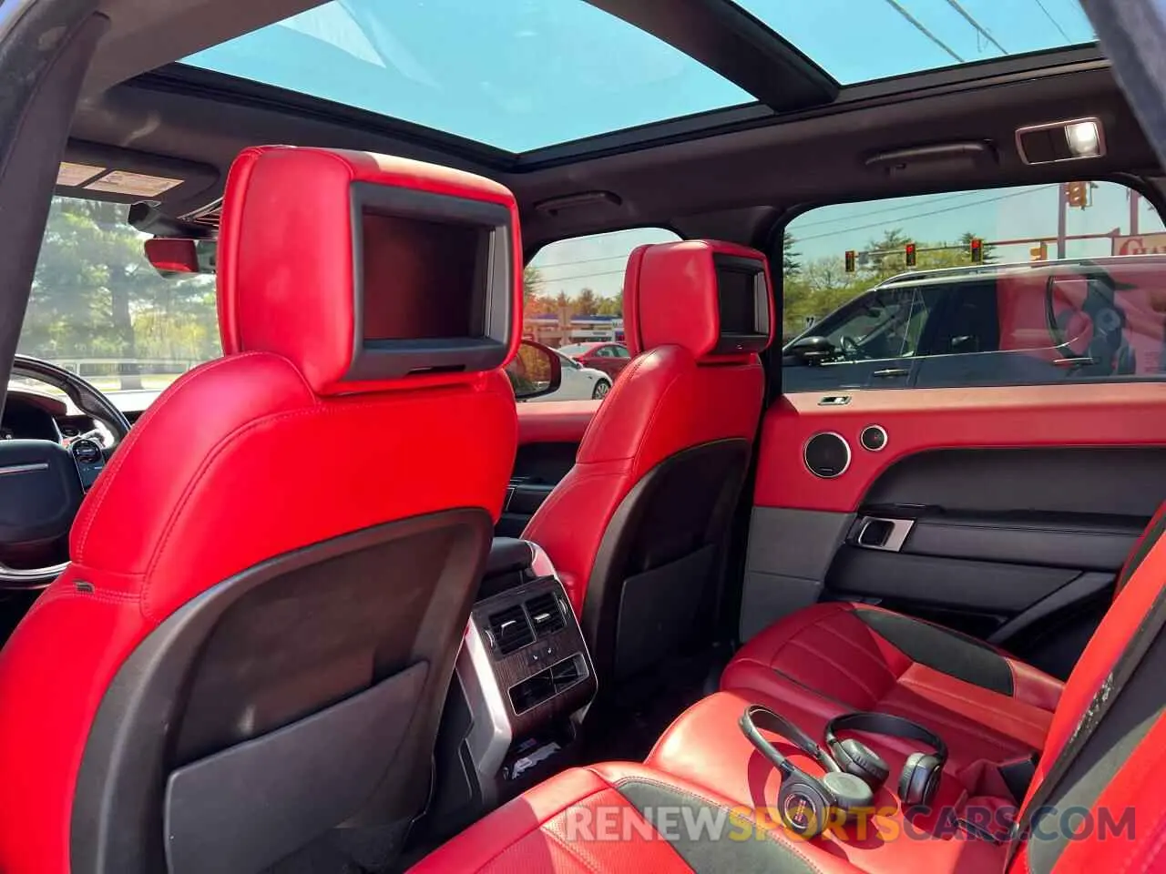 9 Photograph of a damaged car SALWR2RE1KA822788 LAND ROVER RANGEROVER 2019