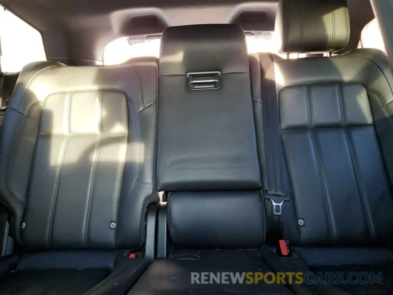 10 Photograph of a damaged car SALWR2RE5KA833454 LAND ROVER RANGEROVER 2019
