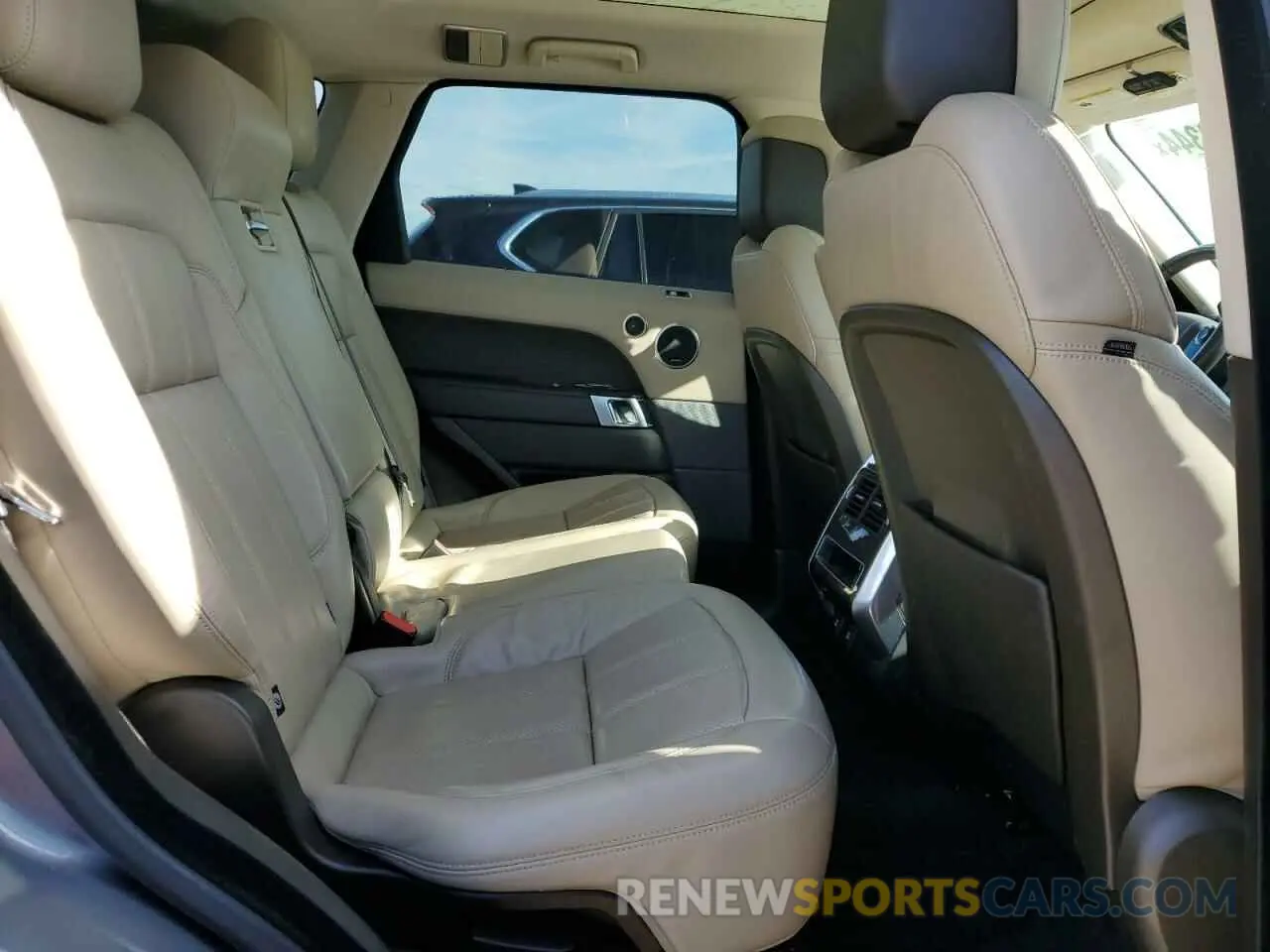 11 Photograph of a damaged car SALWR2RV3KA841570 LAND ROVER RANGEROVER 2019